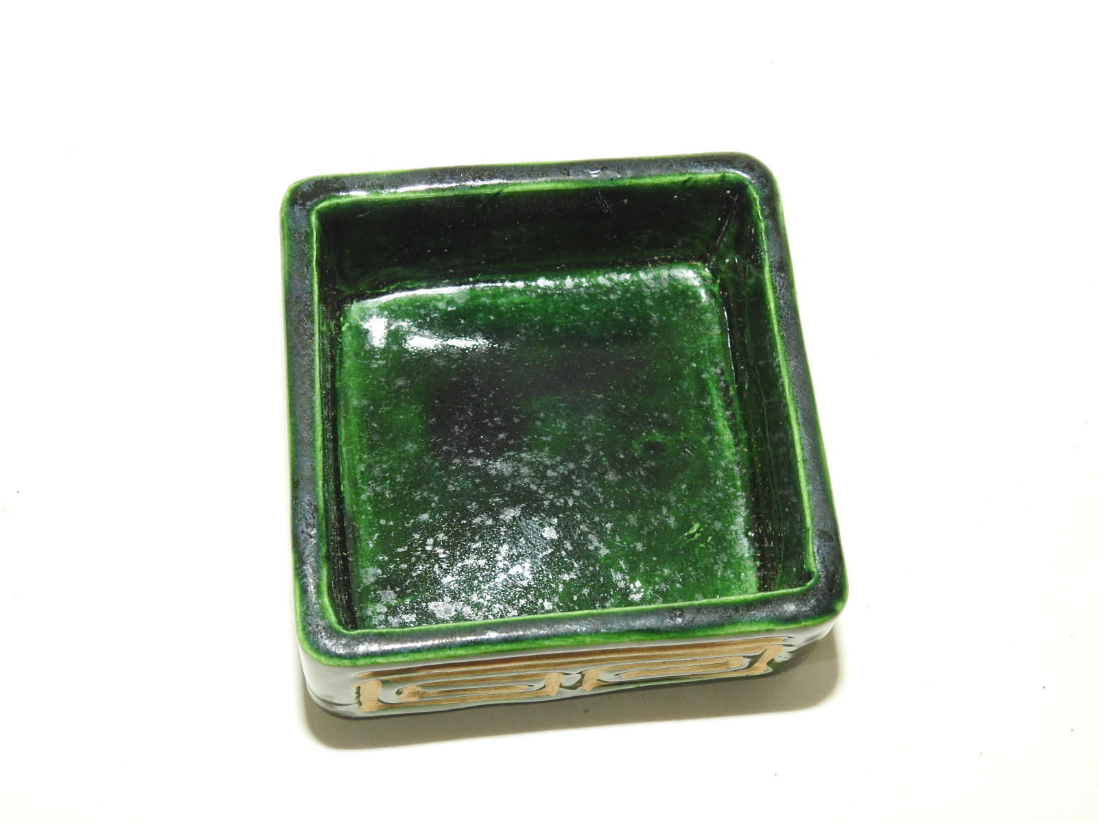 오리베청자에 원목나무로된 삼단향합