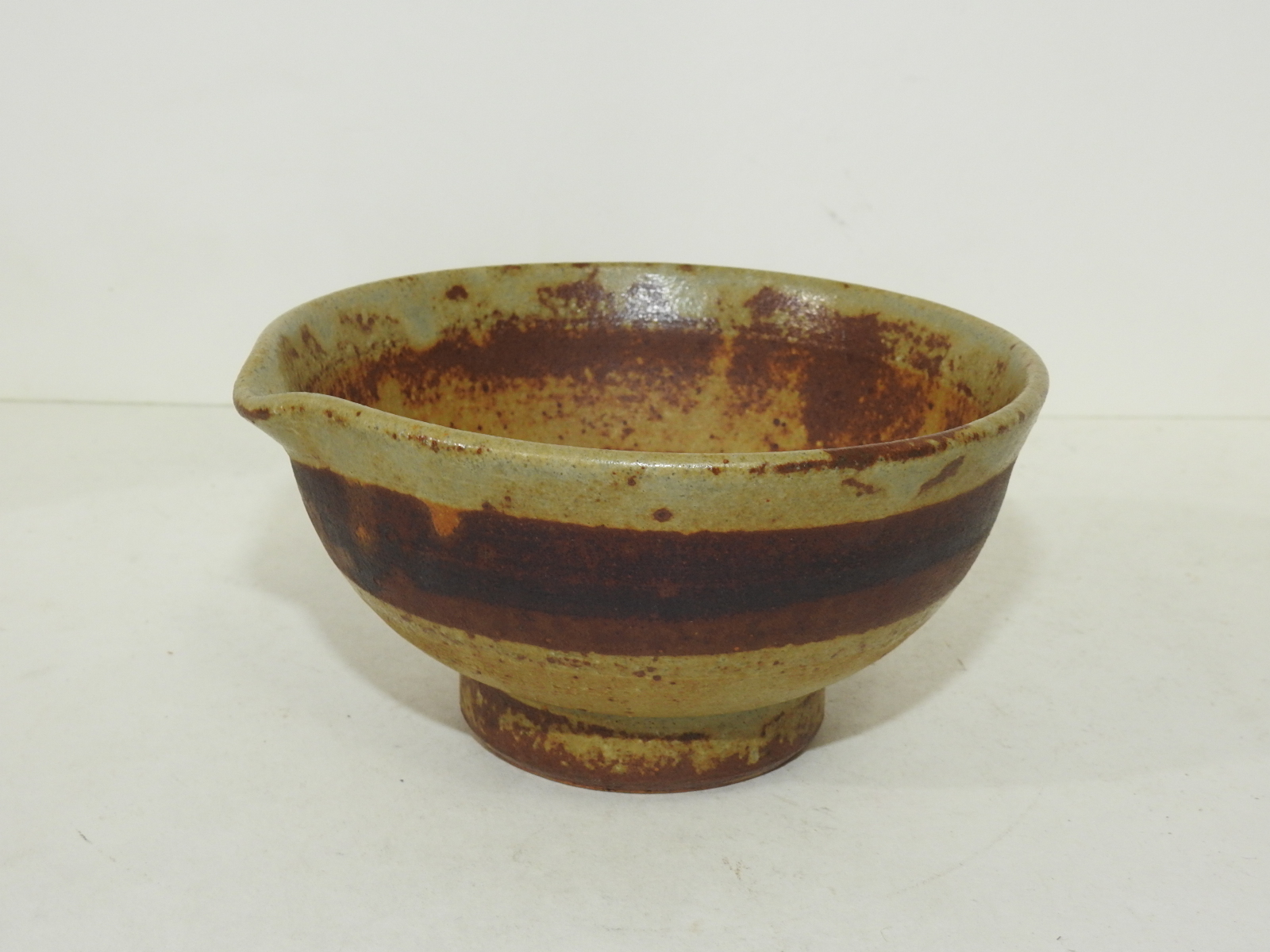 청자 철화 수구(숙우)