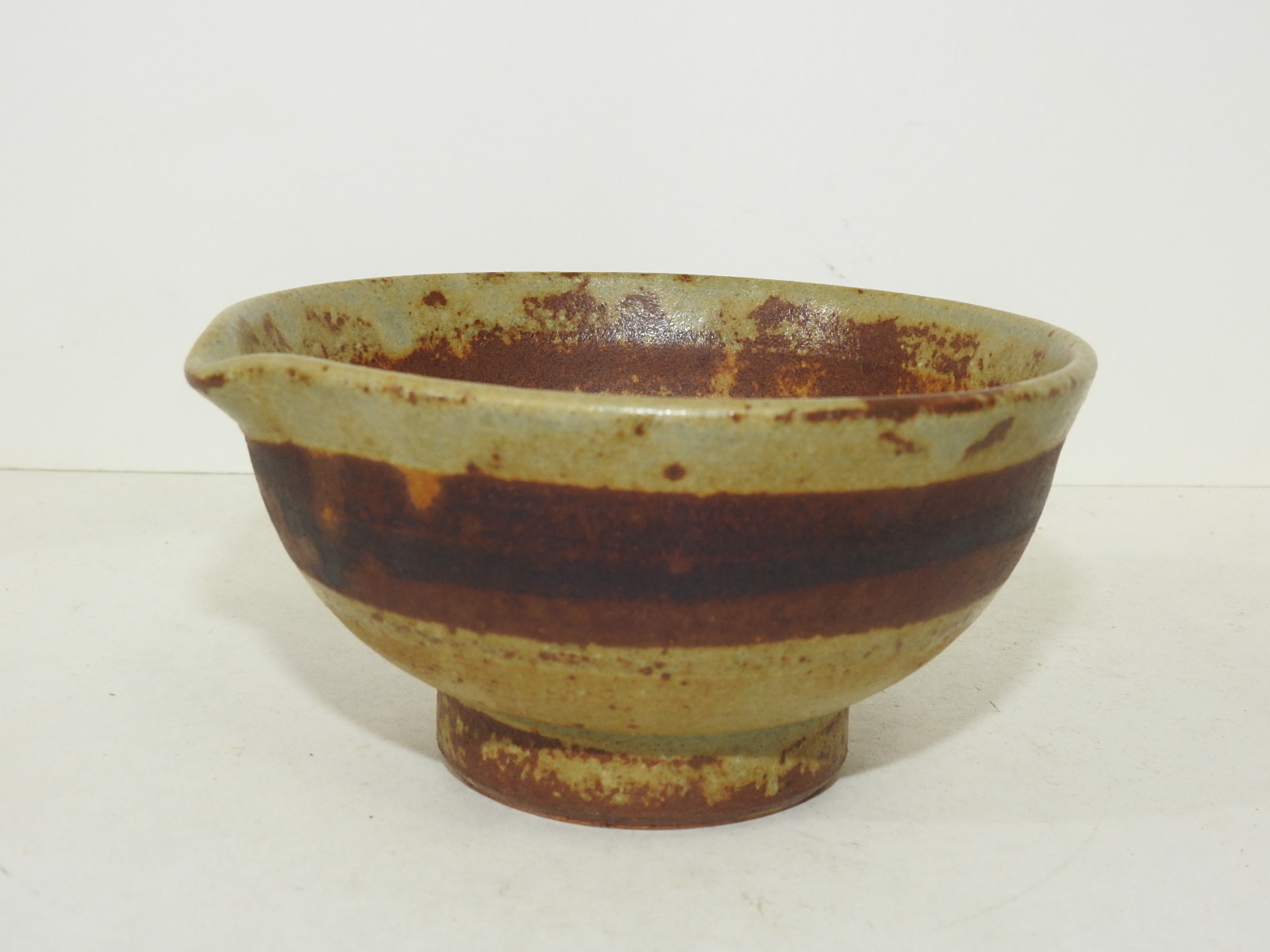 청자 철화 수구(숙우)