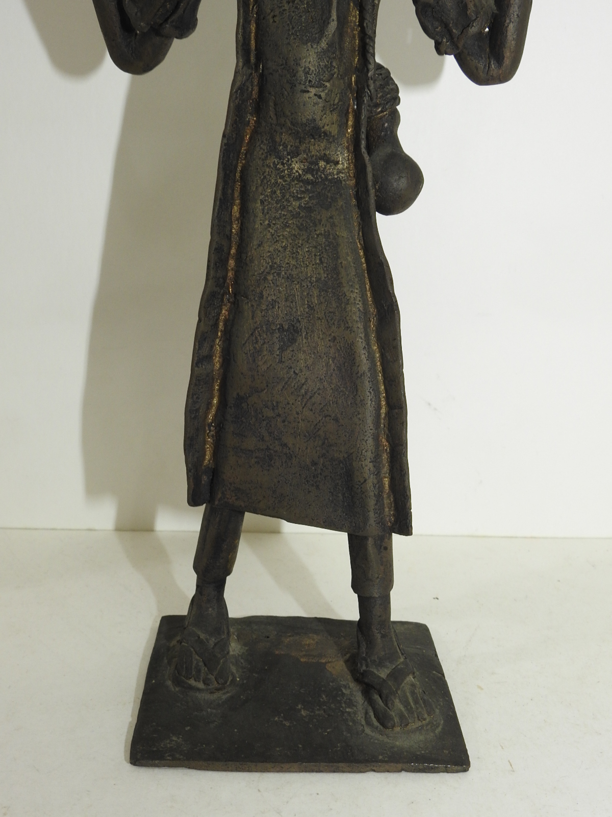 묵직한 청동통으로된 브론즈 인물 조각상