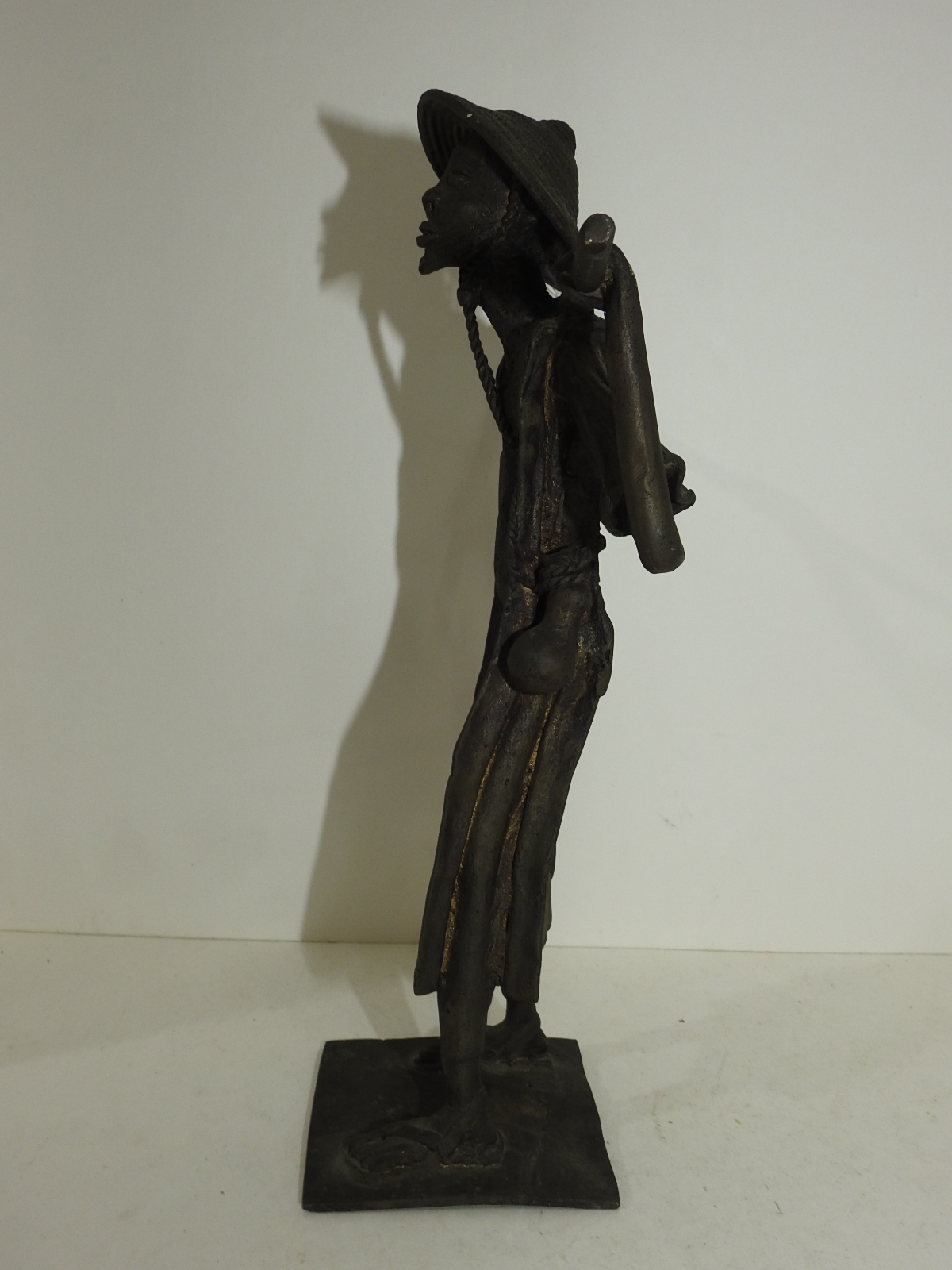 묵직한 청동통으로된 브론즈 인물 조각상