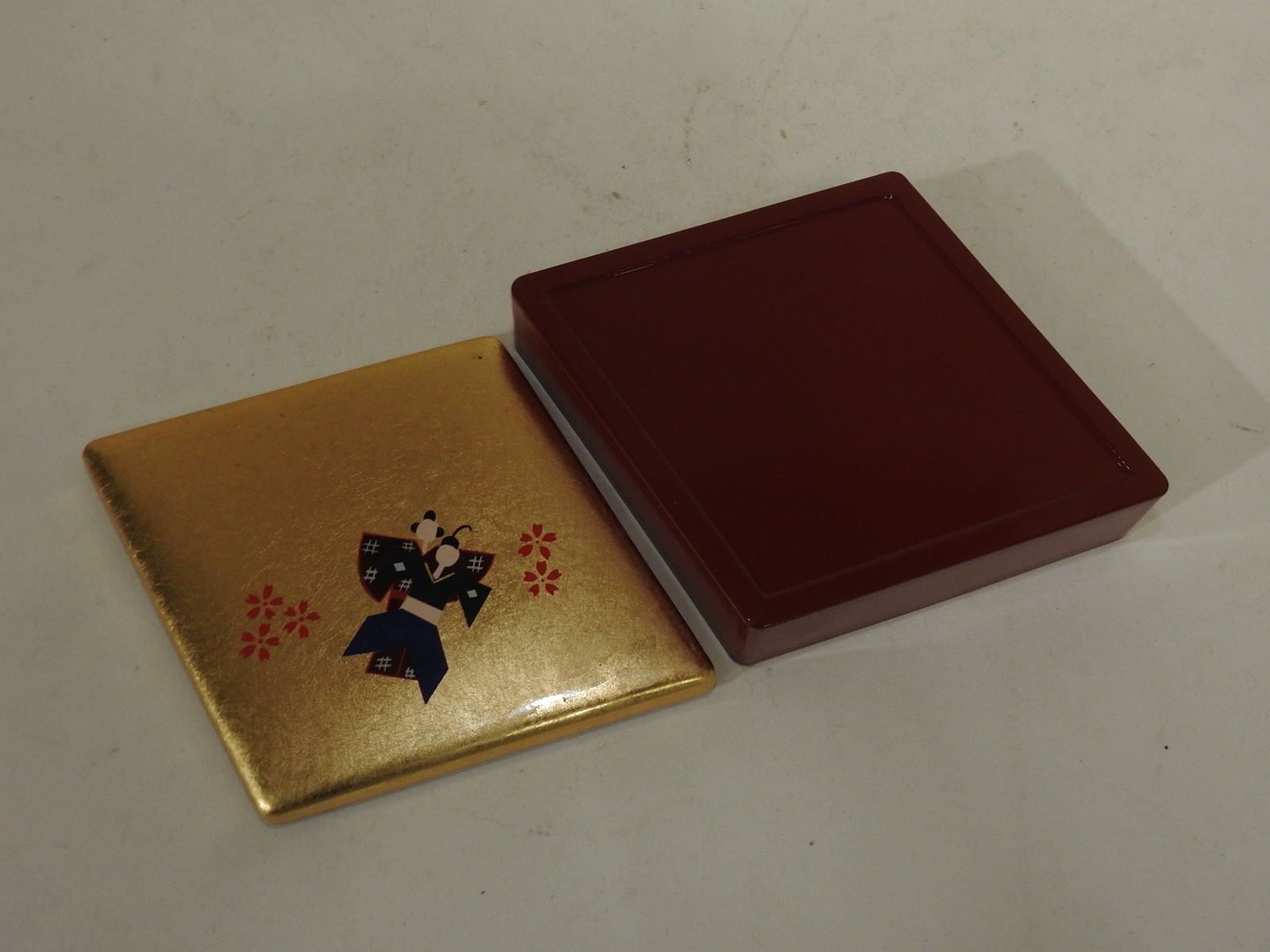 미사용 사각금채 인물문 합