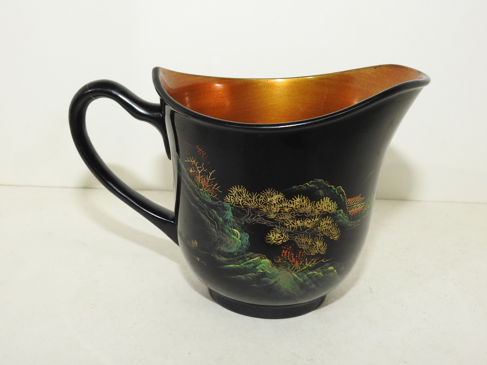 나무에 금채산수문그림이 있는 차수구잔