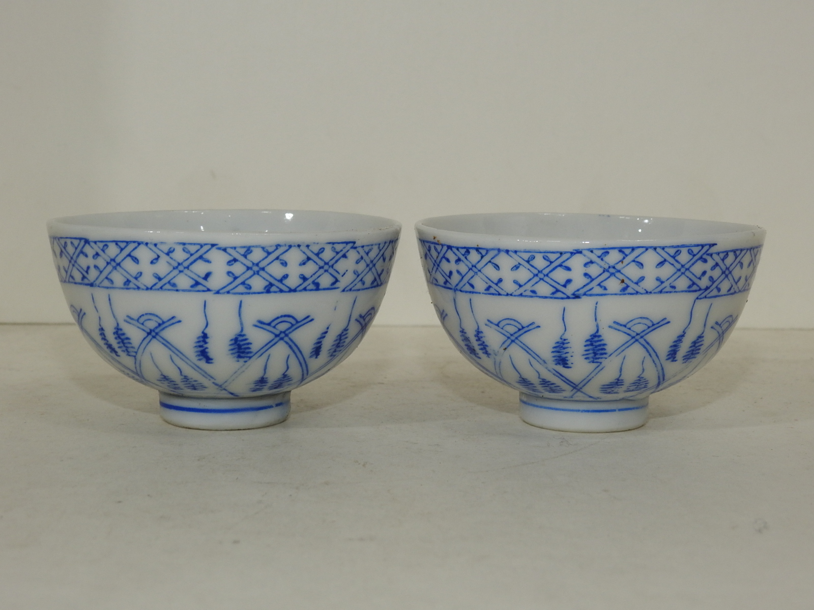 연대가좋은 청화백자추상화문 잔 2점