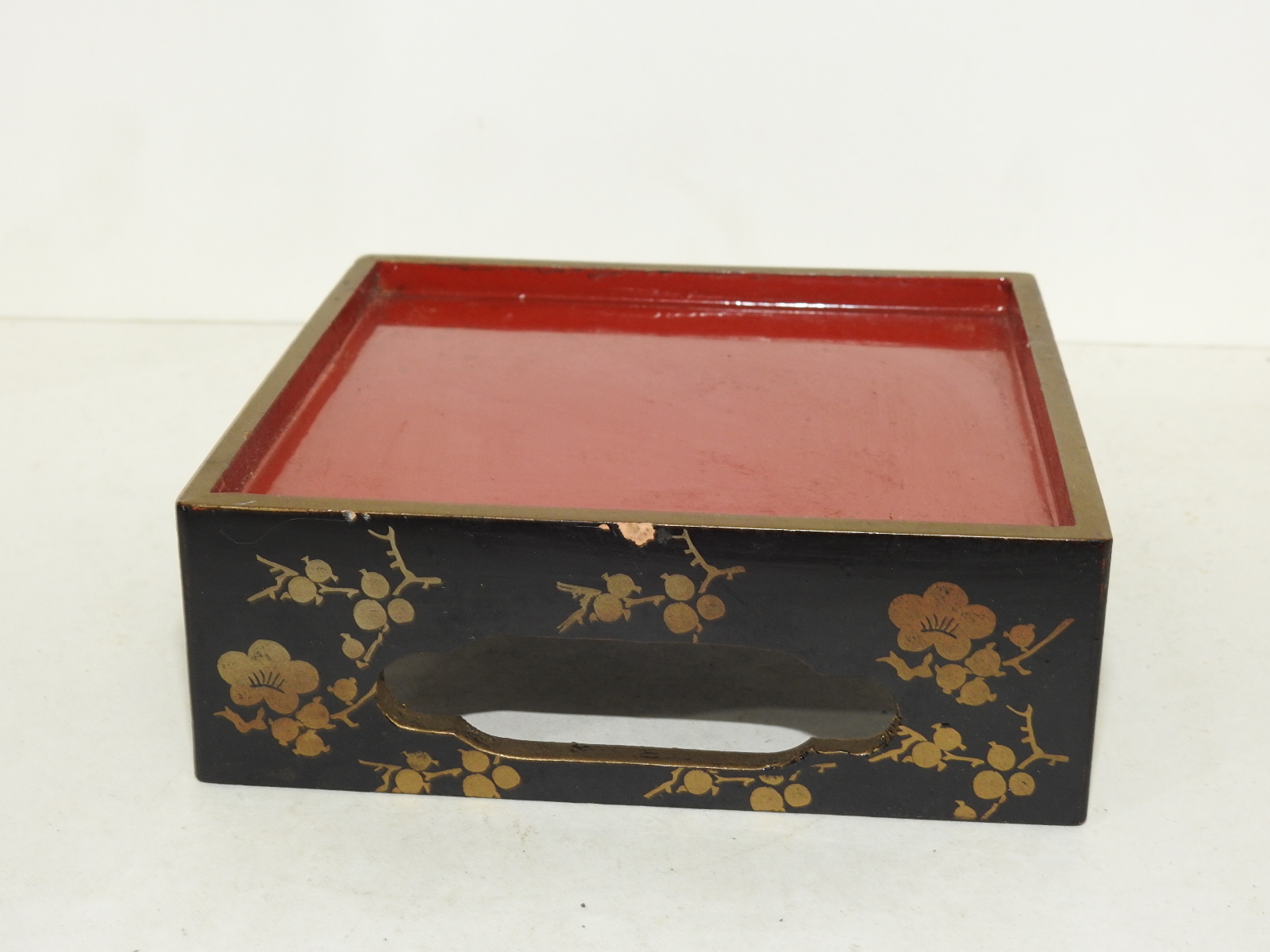 나무에 금채화문된 연대좋은 사각차반