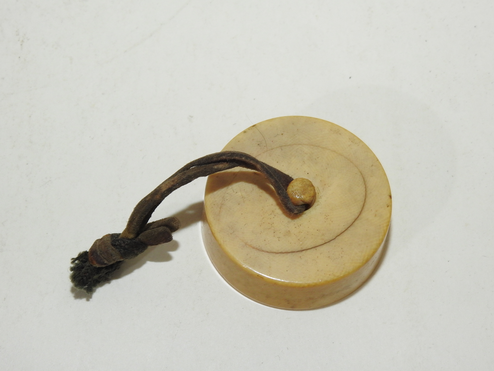 연대가좋은 골동 상아로된 노리개