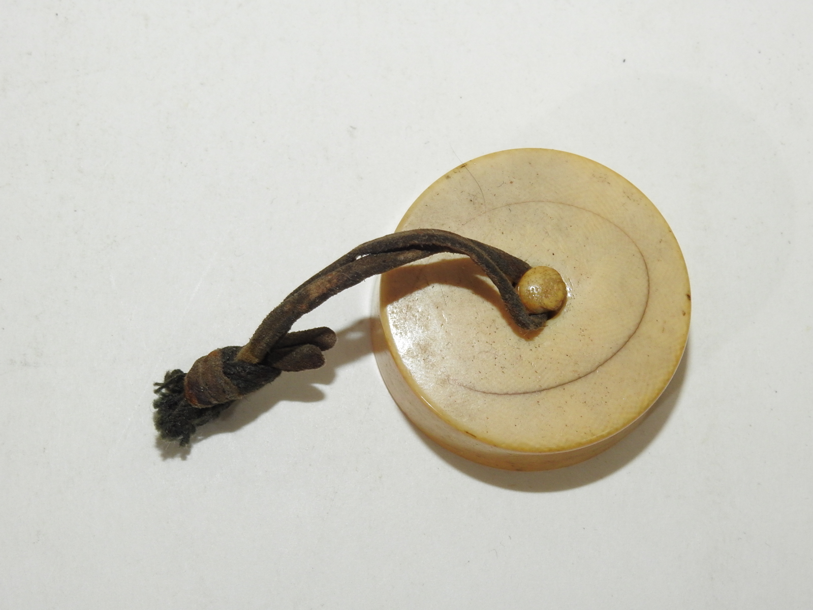 연대가좋은 골동 상아로된 노리개