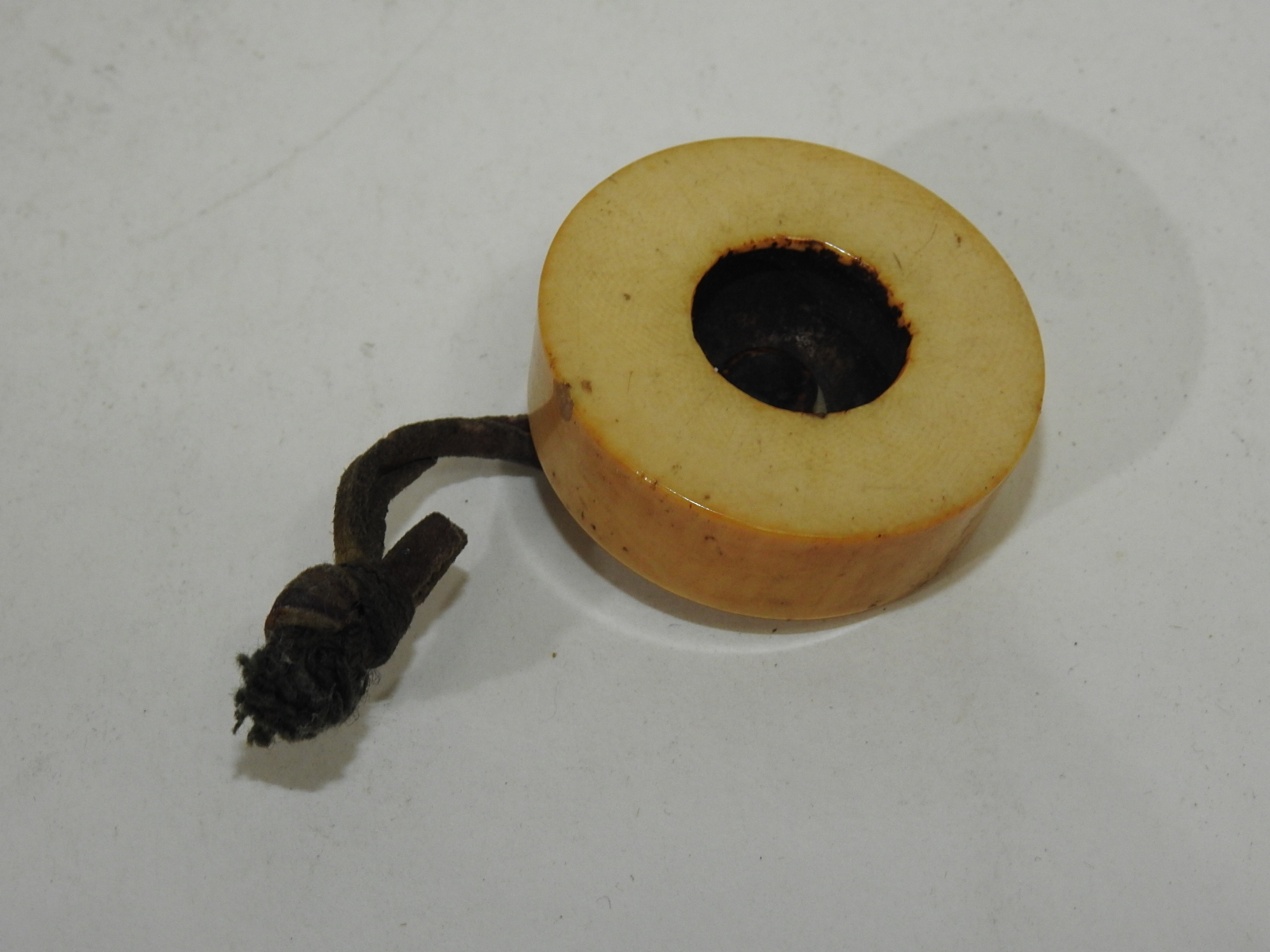 연대가좋은 골동 상아로된 노리개