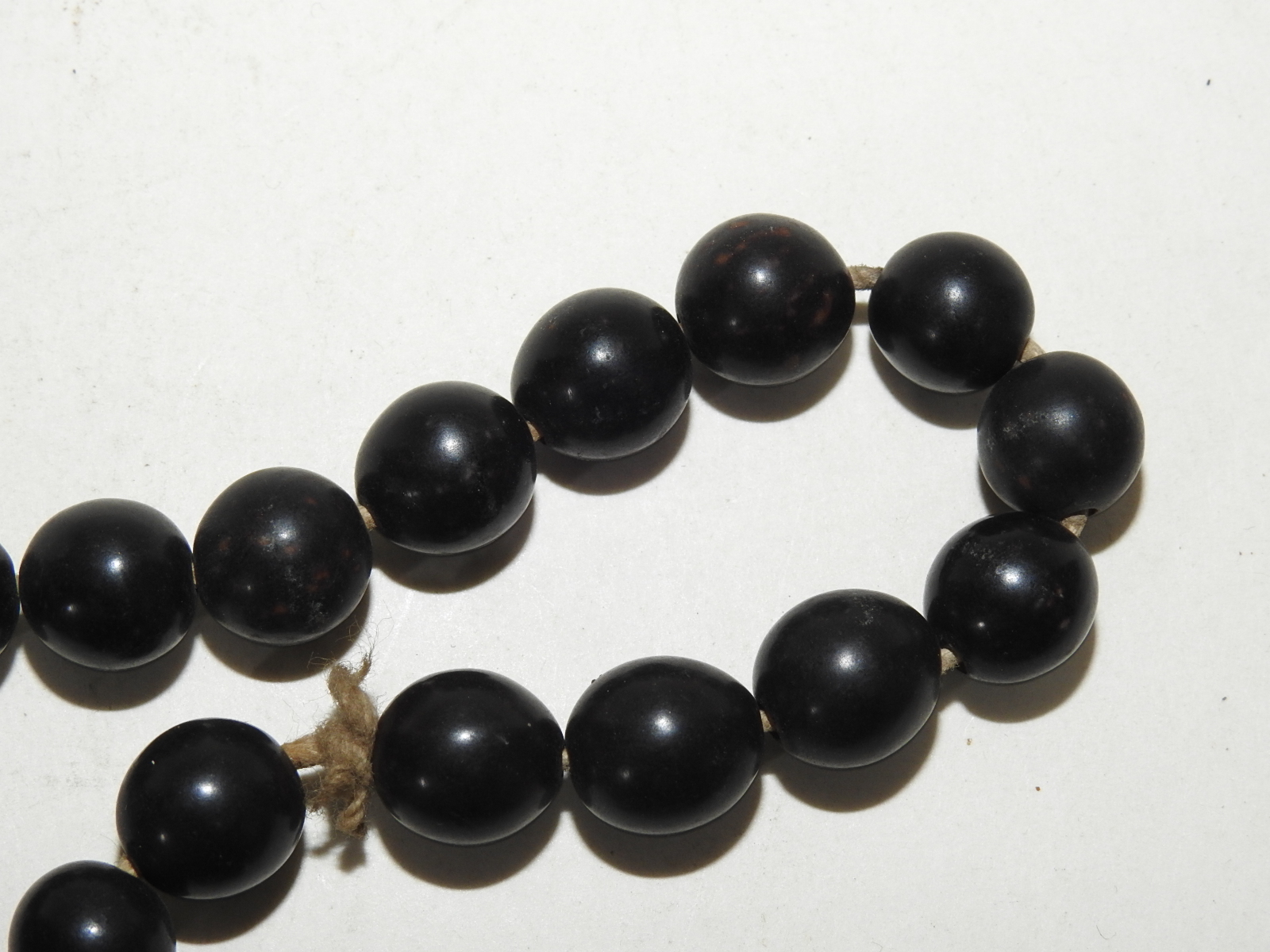 연대가좋은 나무열매와 수정으로된 염주