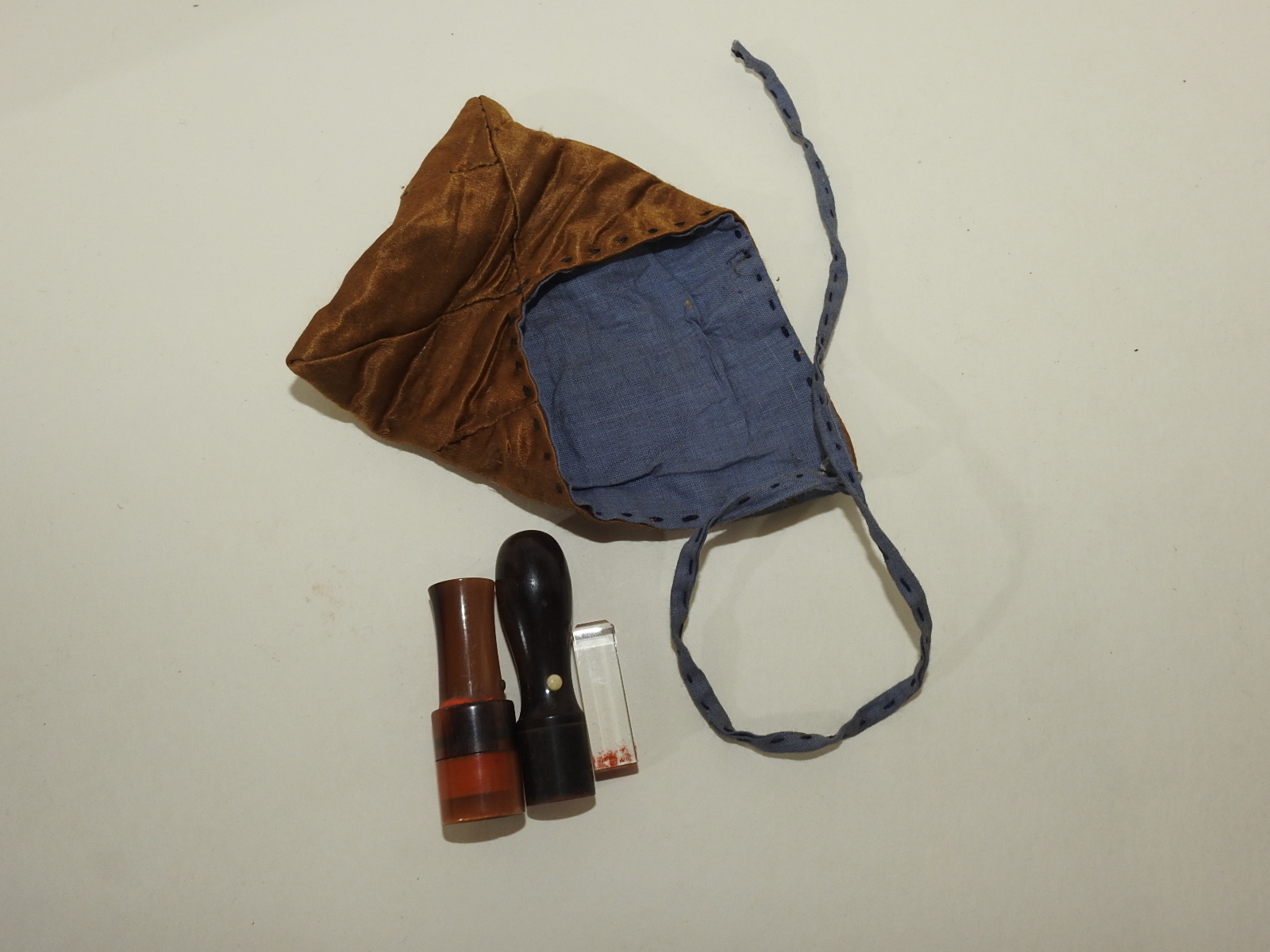 수정과 우각으로된 도장 3점