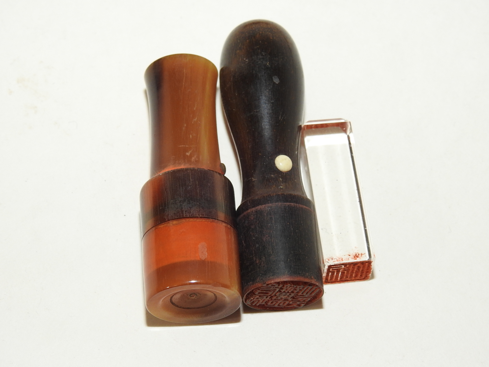 수정과 우각으로된 도장 3점