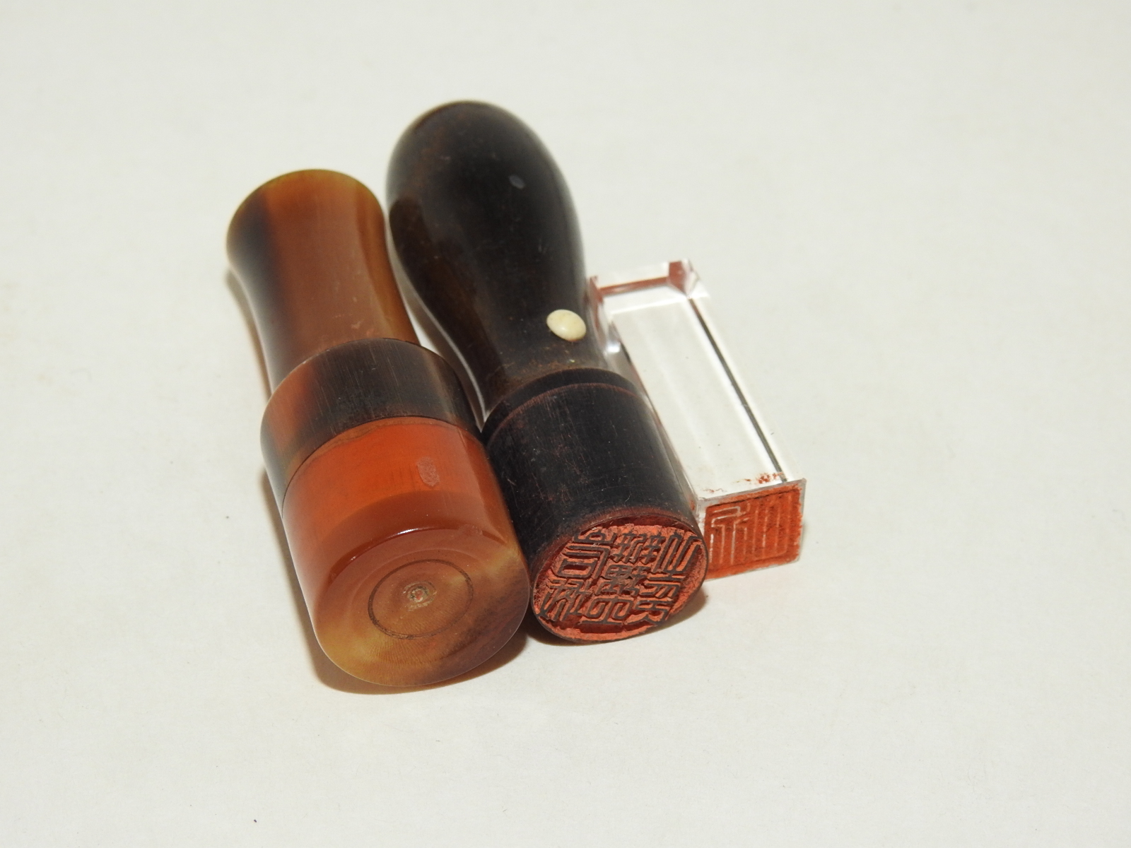 수정과 우각으로된 도장 3점