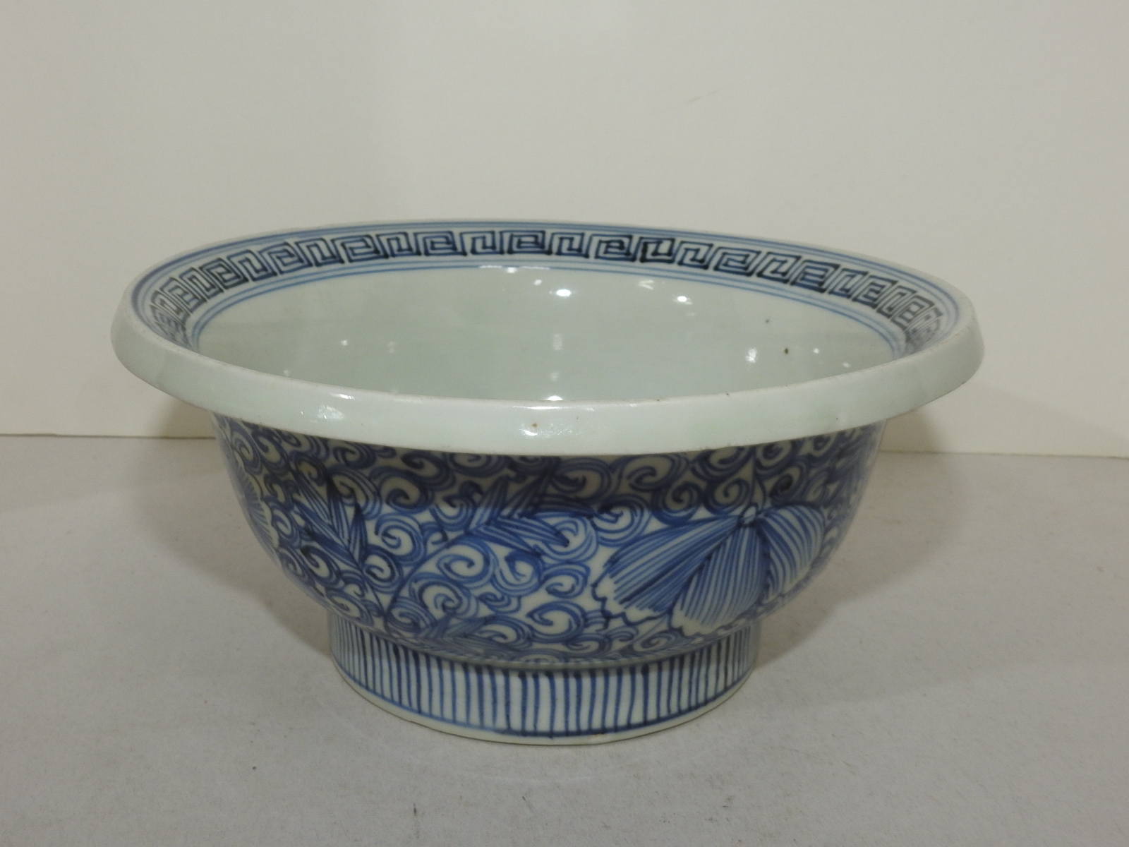 100년이상된 고이마리 청화백자화문 대완