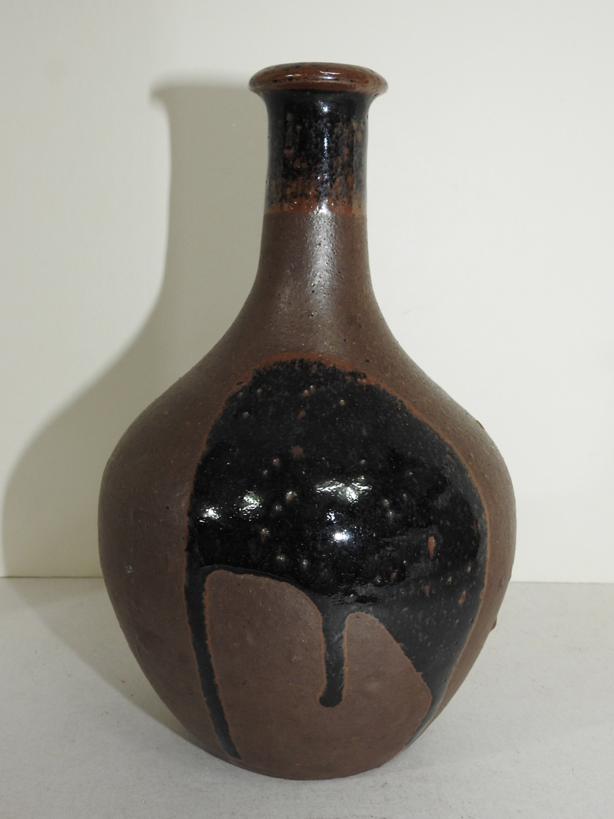 연대가 좋은 청자덴모꾸 주병