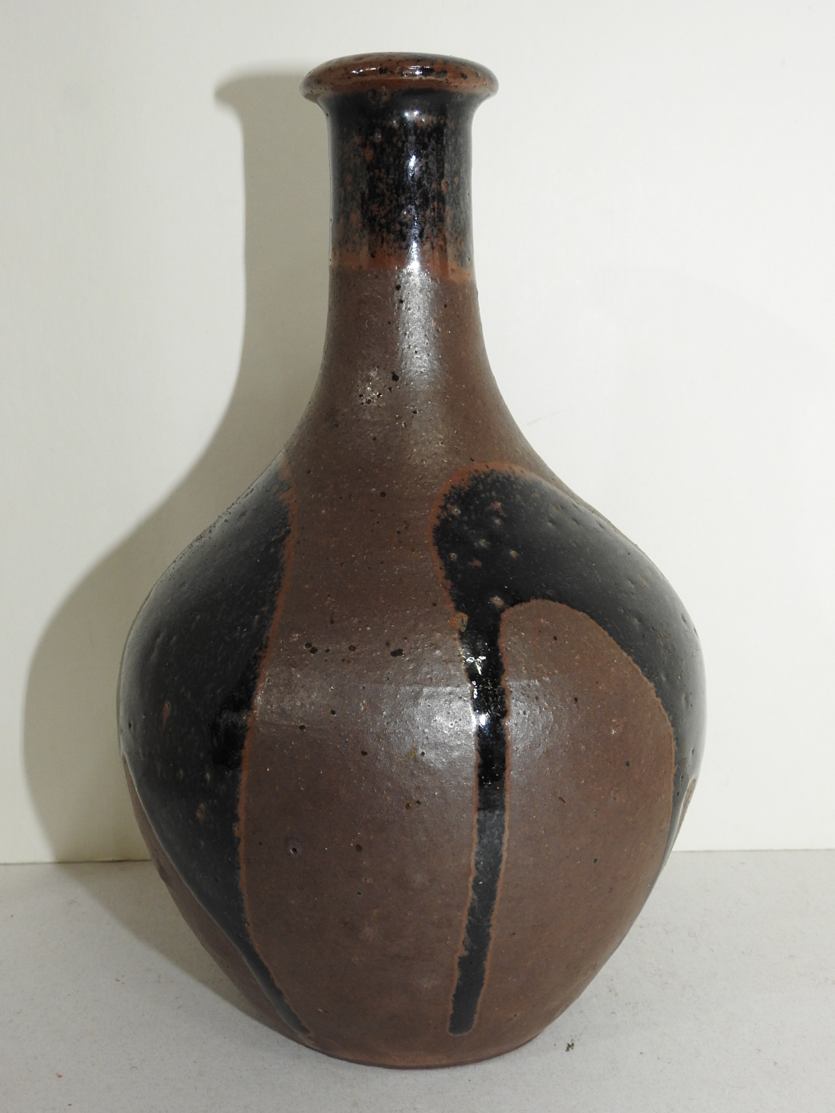 연대가 좋은 청자덴모꾸 주병