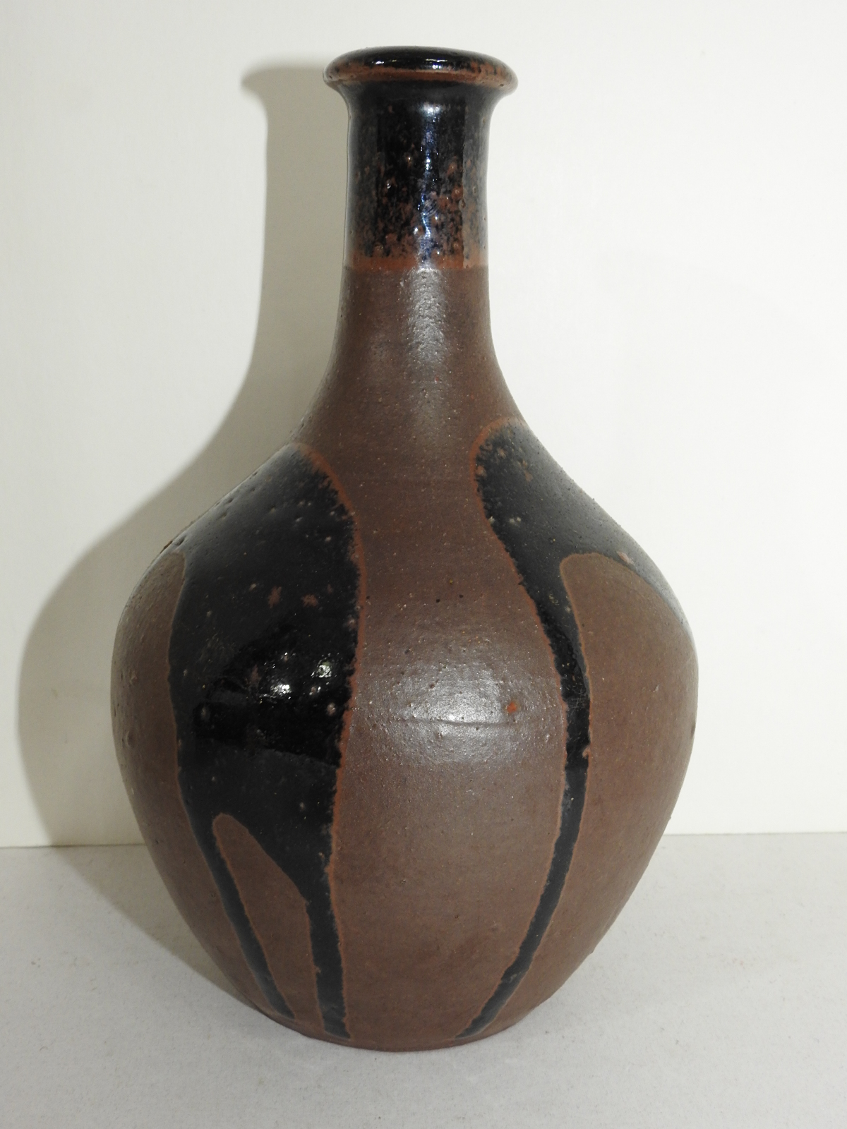 연대가 좋은 청자덴모꾸 주병