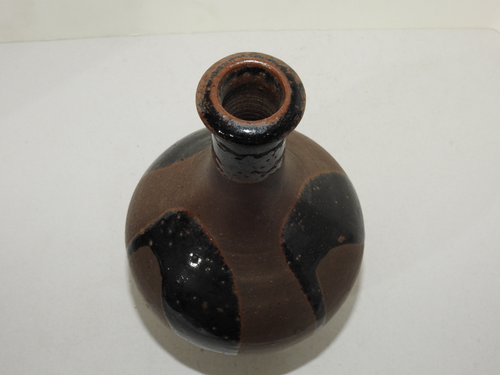 연대가 좋은 청자덴모꾸 주병