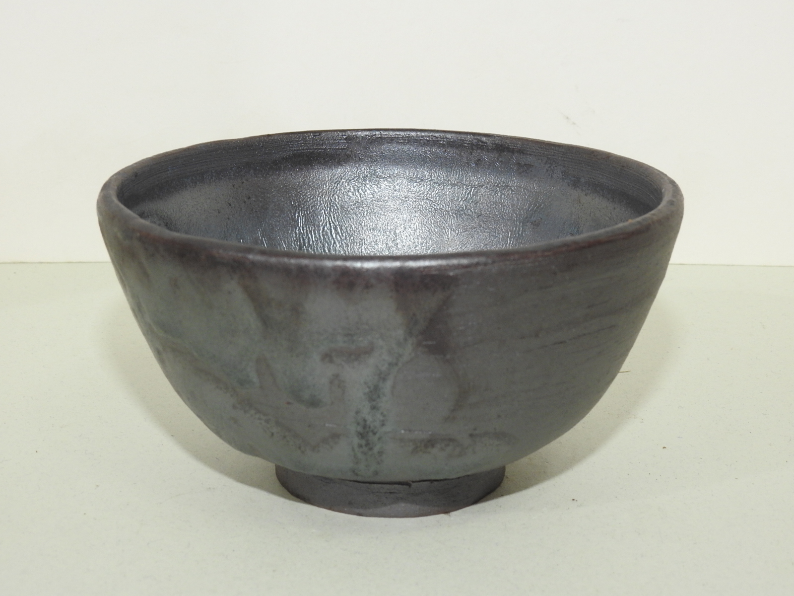 흑유청자 유약흘림이 좋은 말찻잔