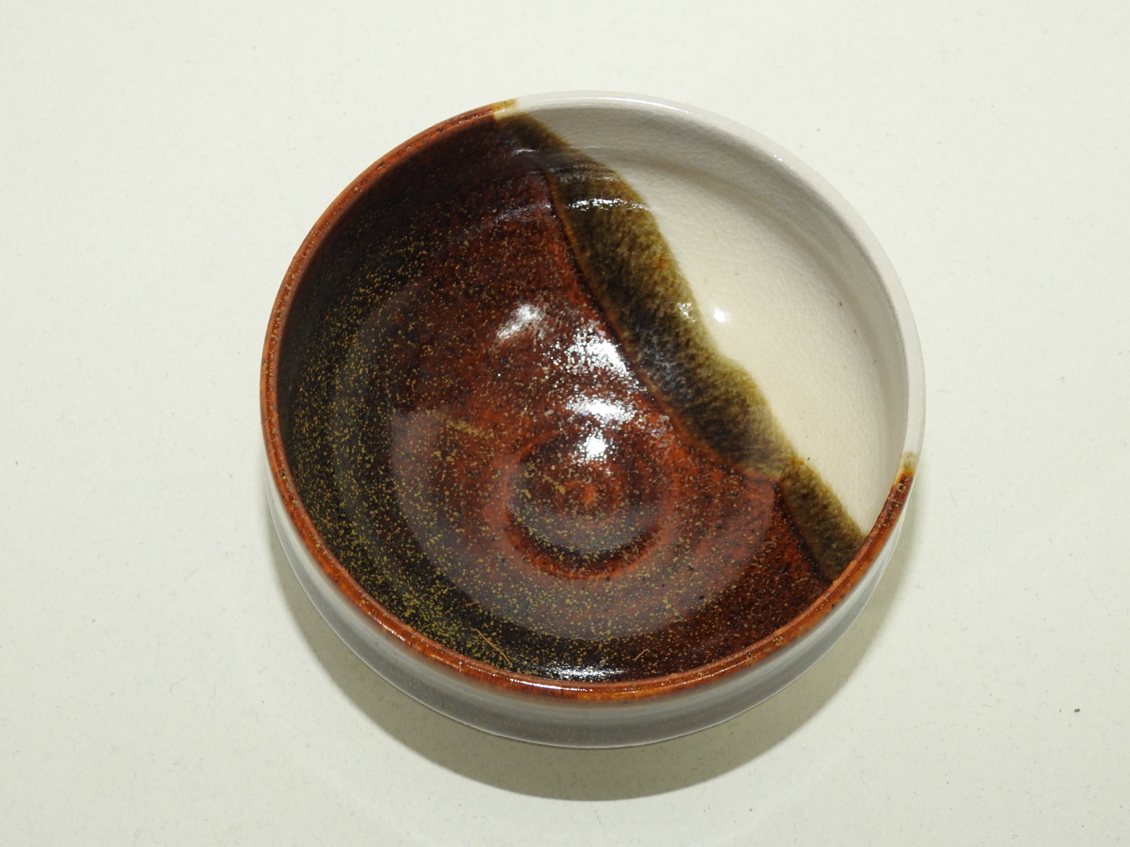 덴모꾸청자 시문 말찻잔