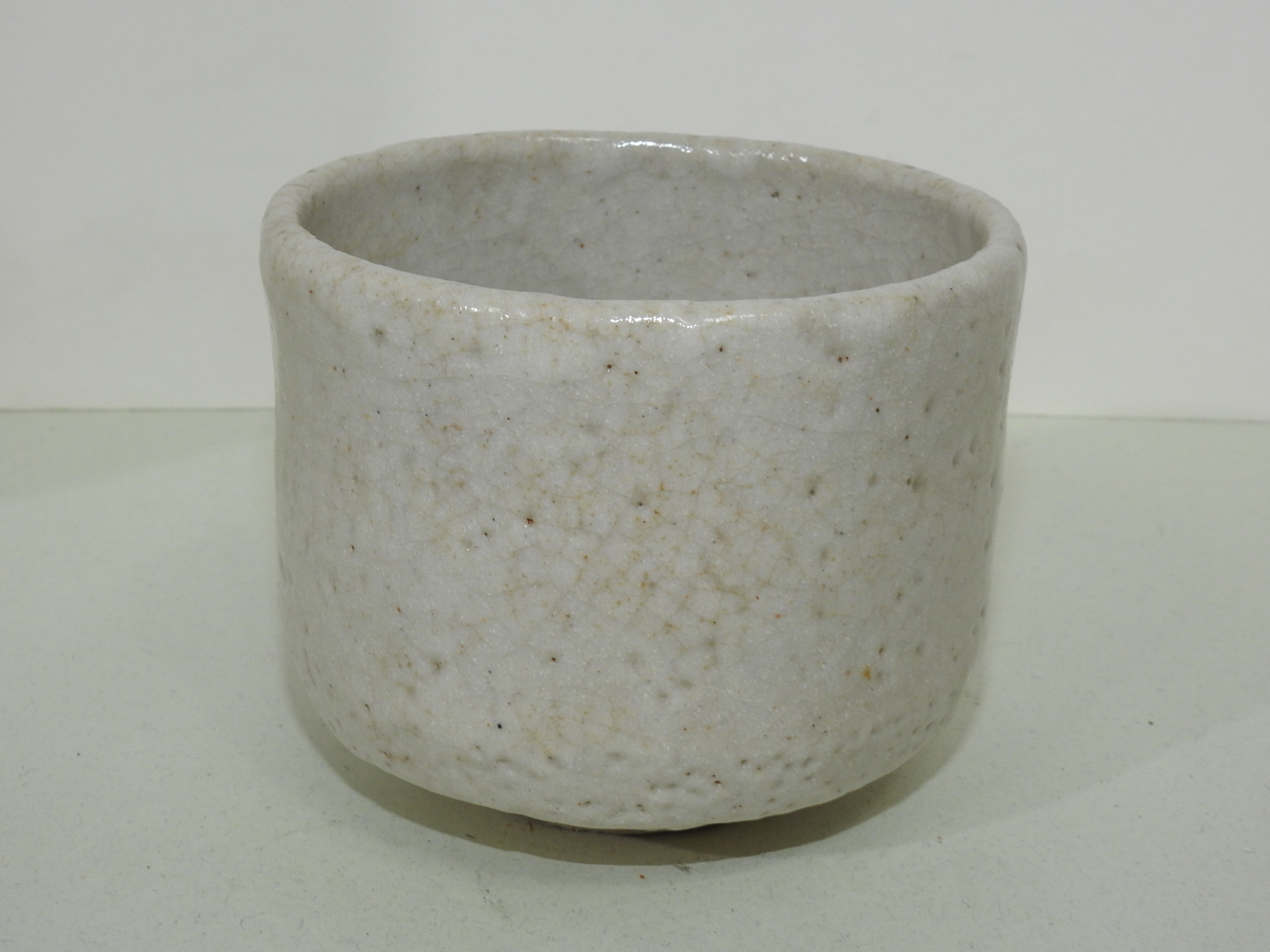 작가의 작품인 백자말찻잔