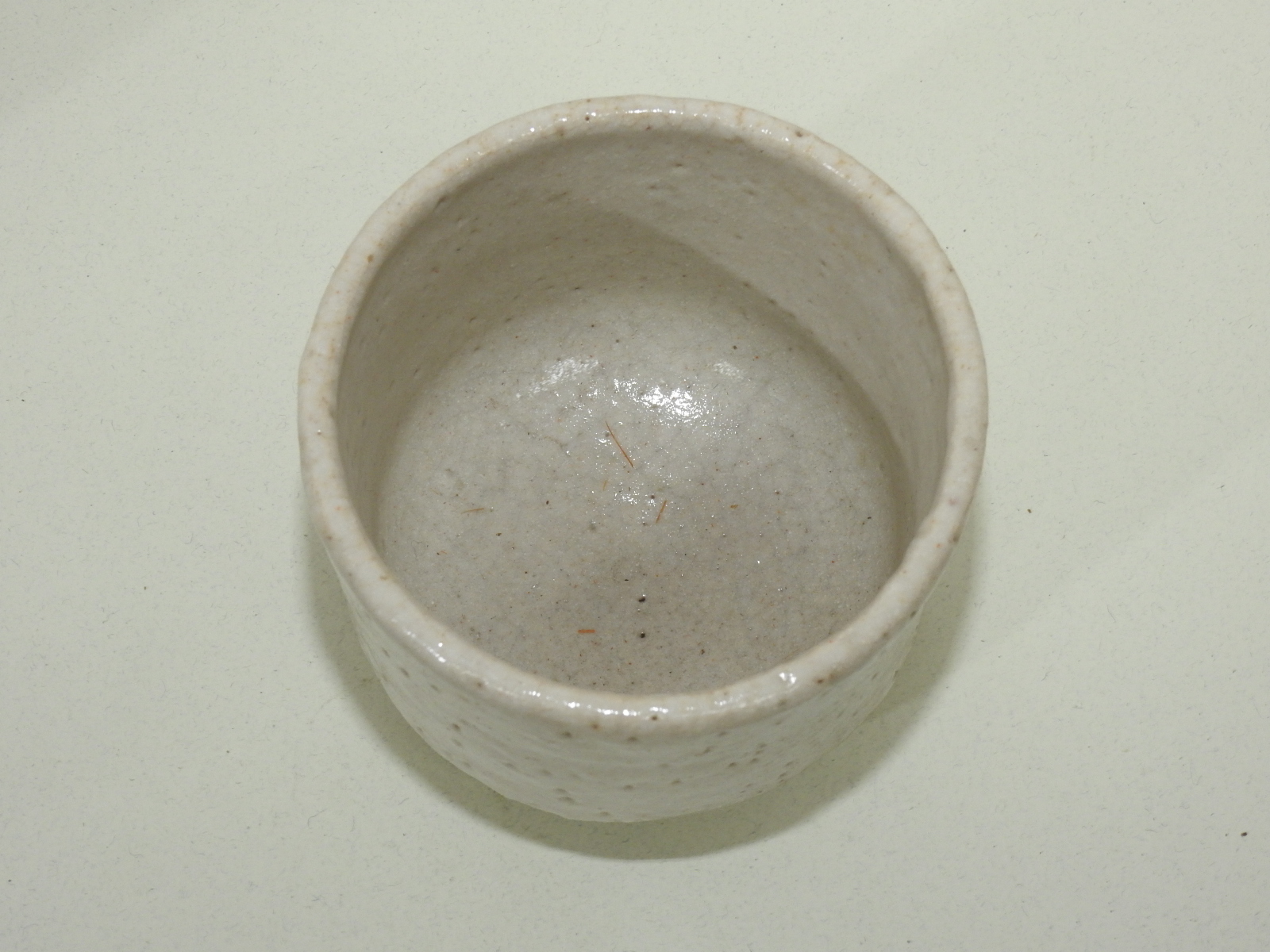 작가의 작품인 백자말찻잔