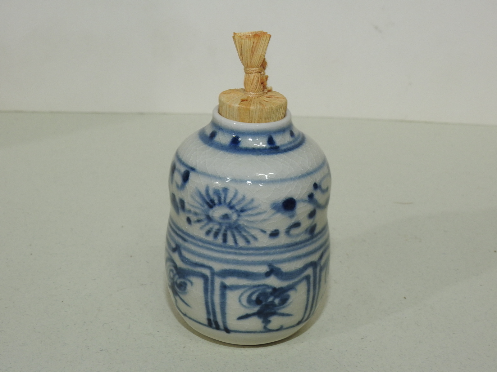 청화백자 추상화문 호리형 차호