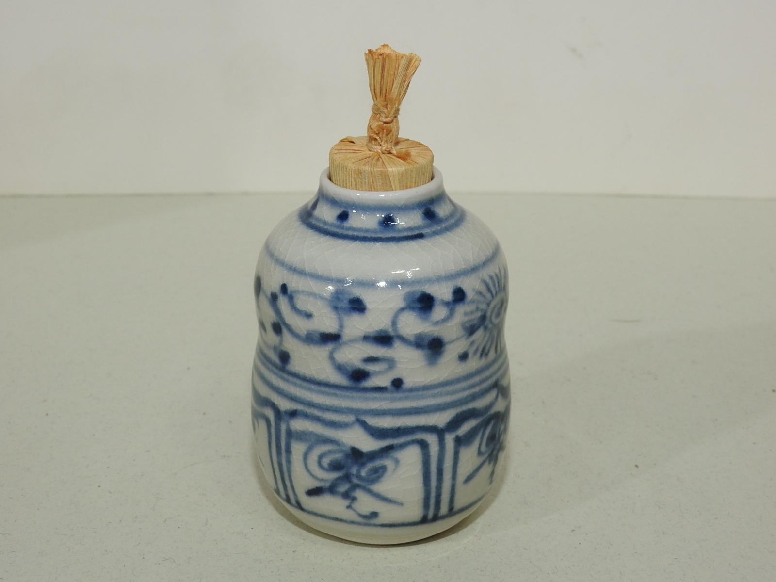 청화백자 추상화문 호리형 차호