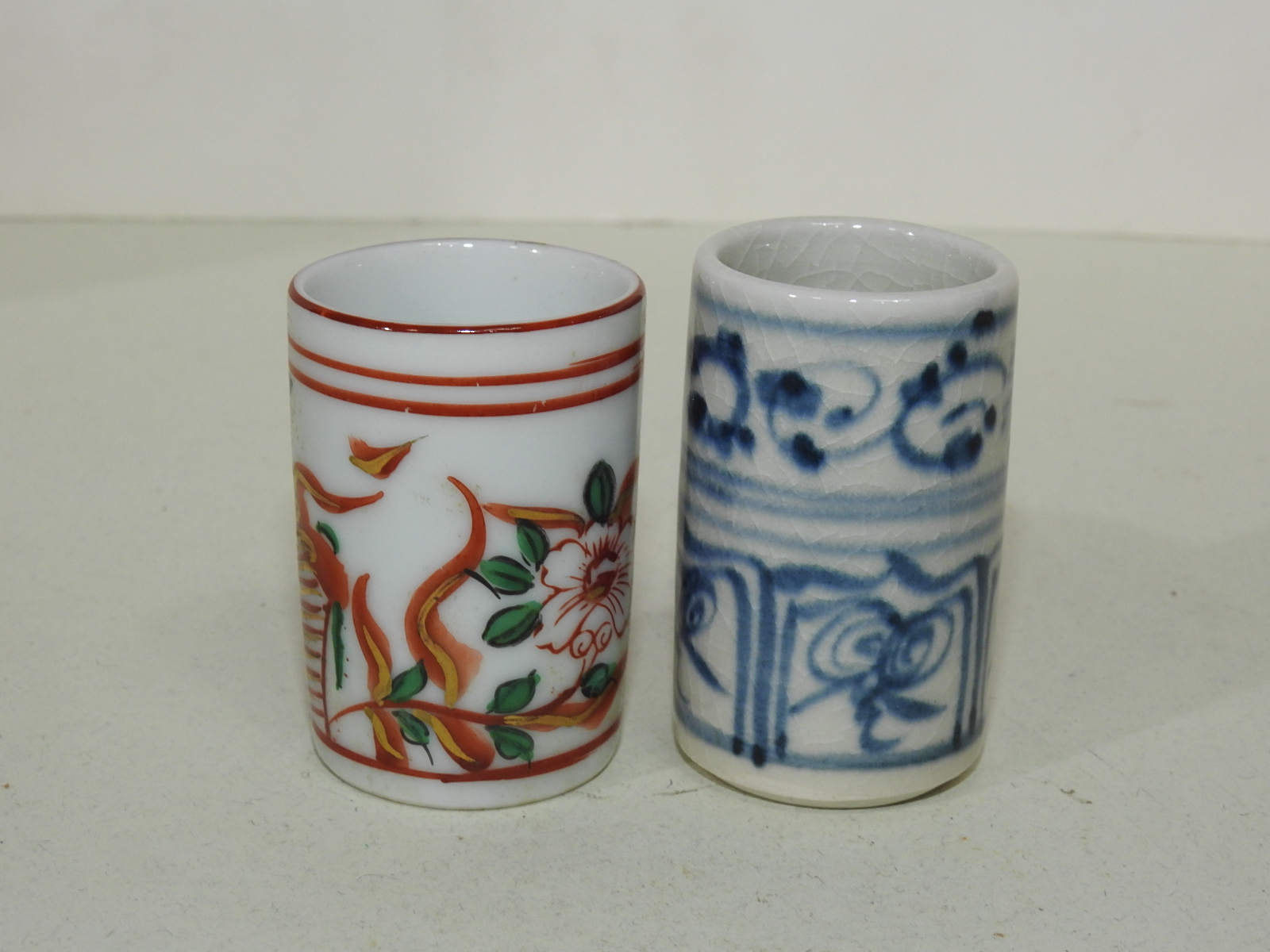 청화 및 진사백자화문 잔 2점