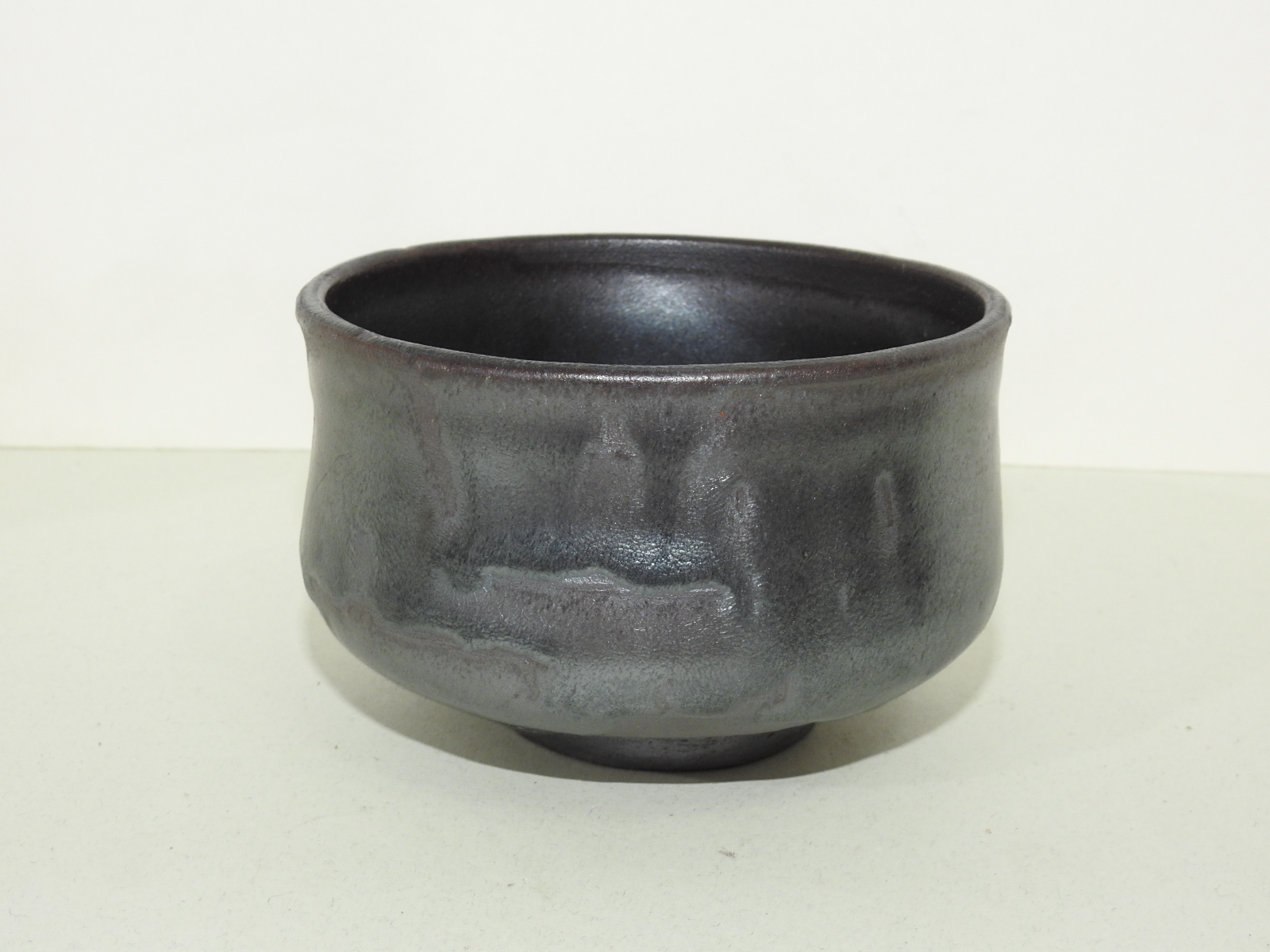 흑유청자 유약흘림이 좋은 말찻잔