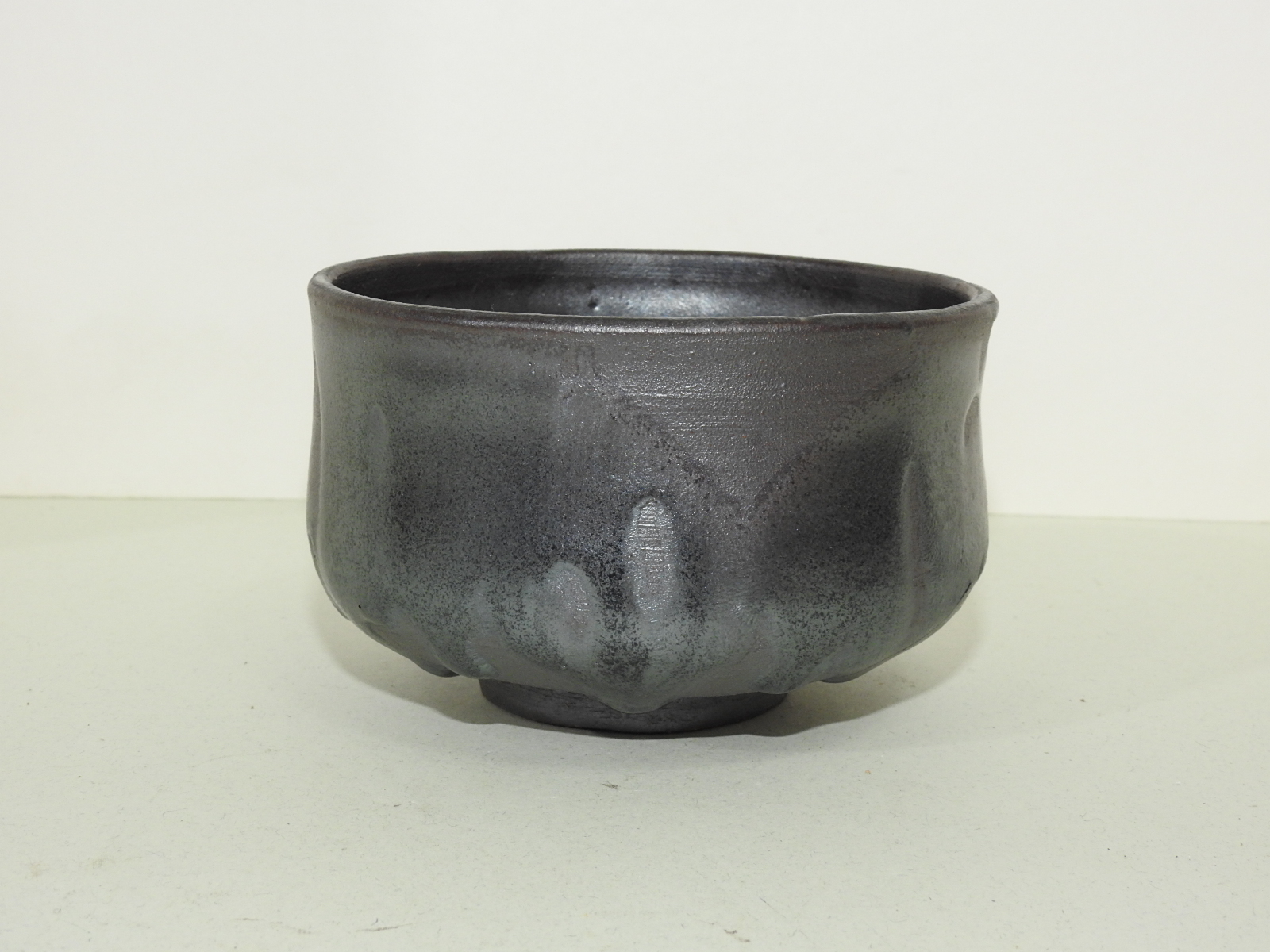 흑유청자 유약흘림이 좋은 말찻잔