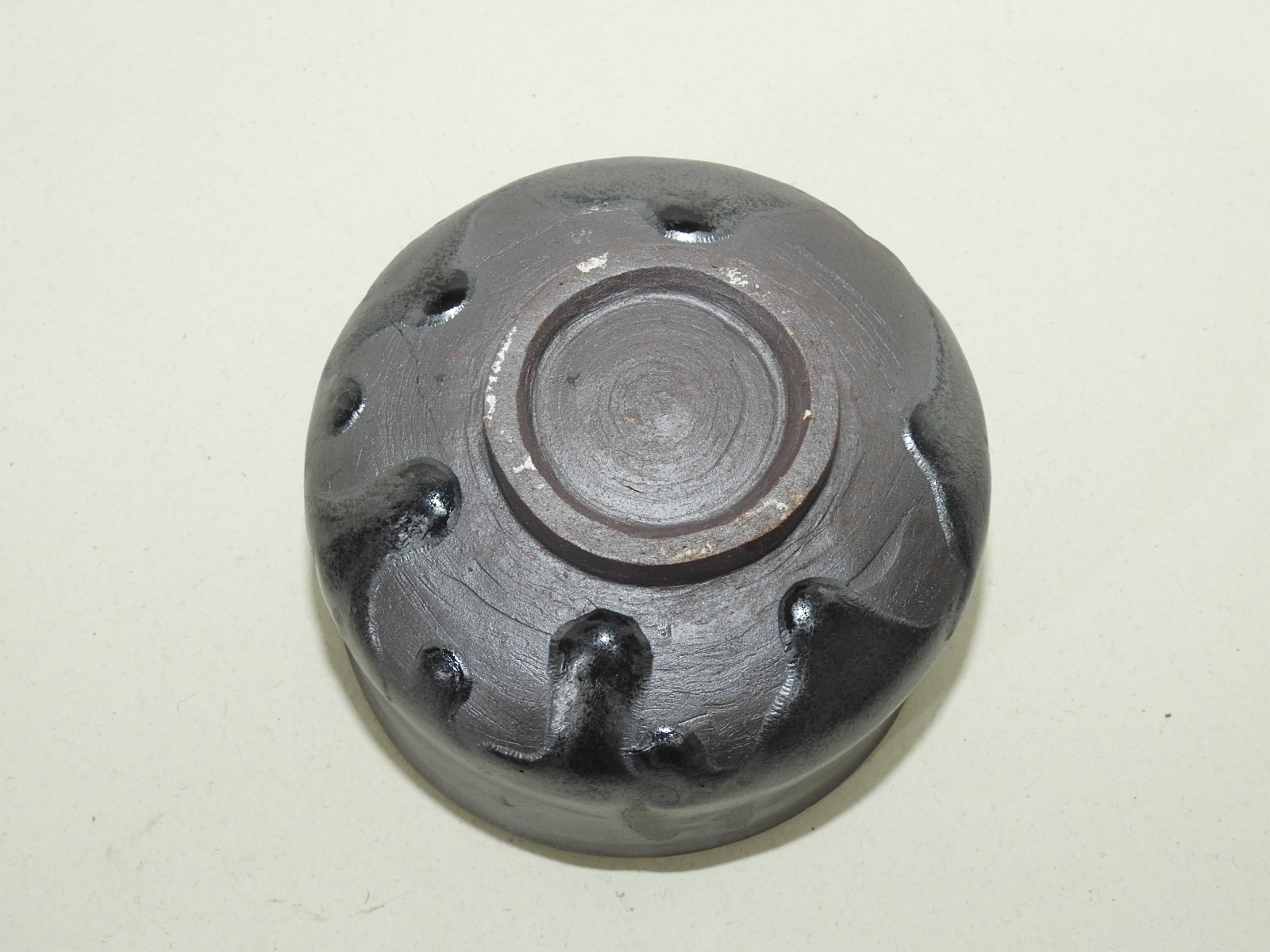 흑유청자 유약흘림이 좋은 말찻잔