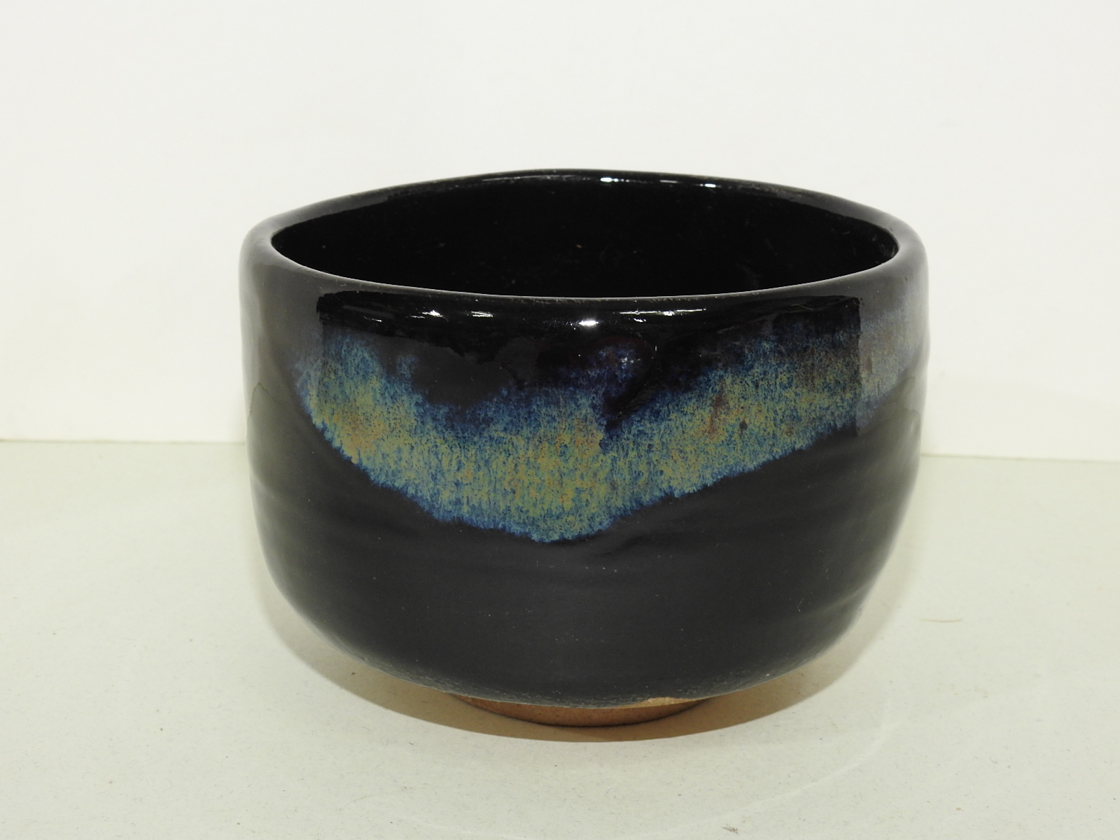 흑유청자 백채흘림 말찻잔