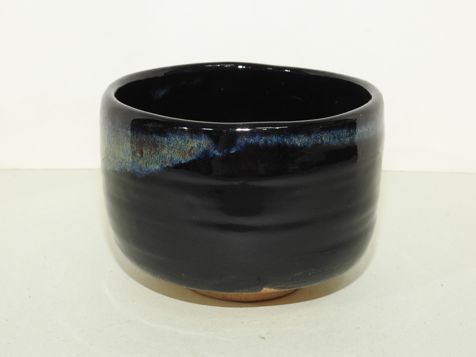 흑유청자 백채흘림 말찻잔