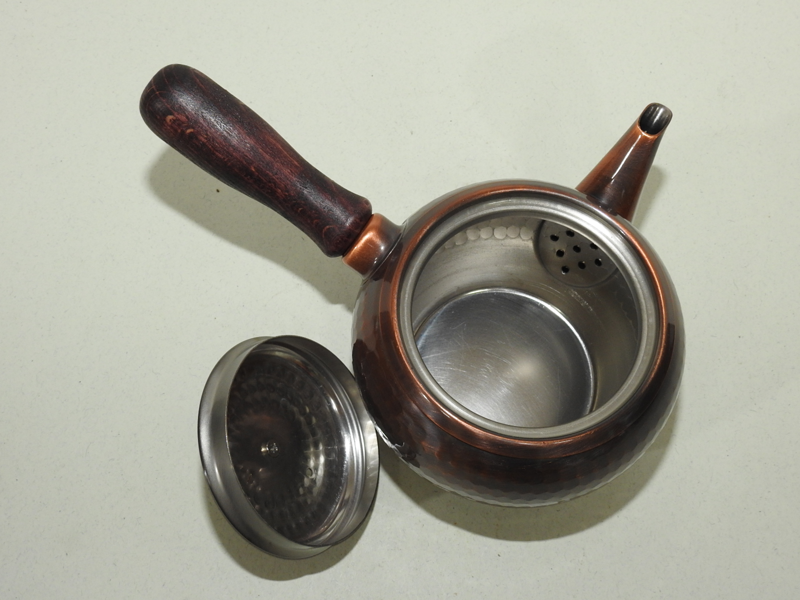 순동으로된 차탁과 다관셋트