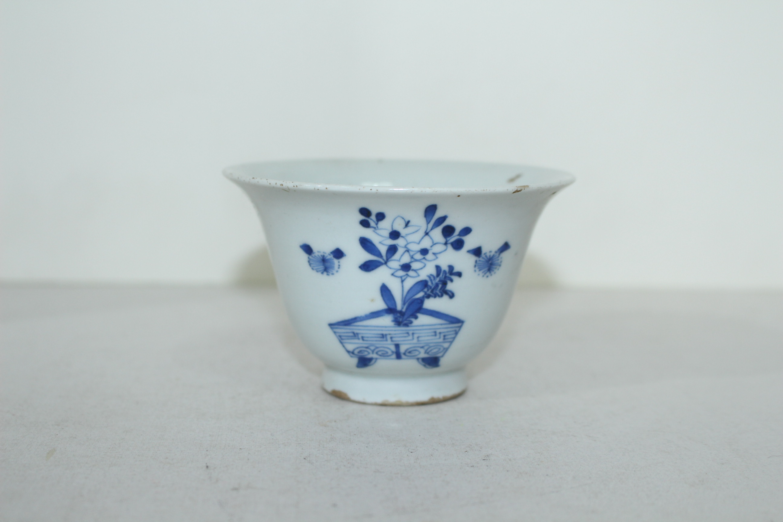 100년이상된 청화백자화문 잔