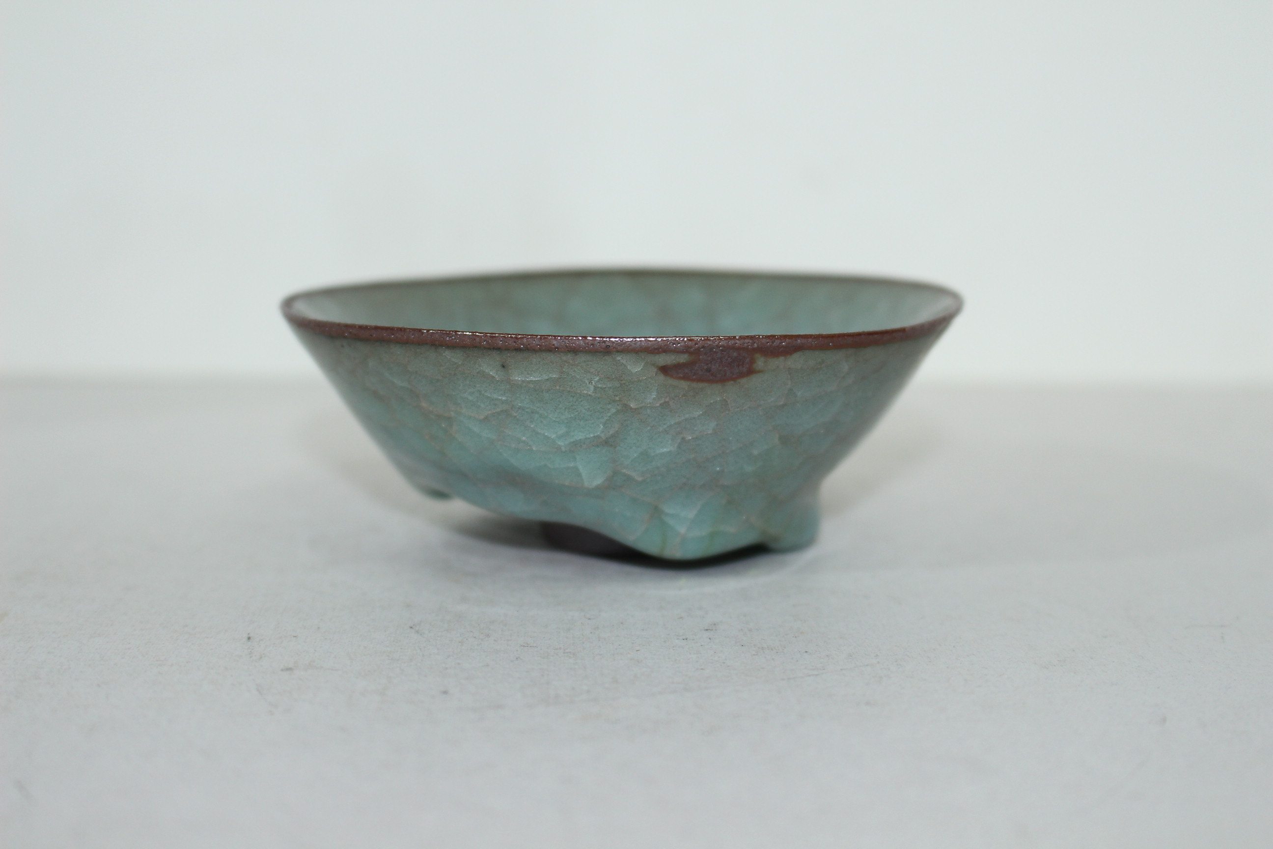 빙열이 많은 청자 나스잔