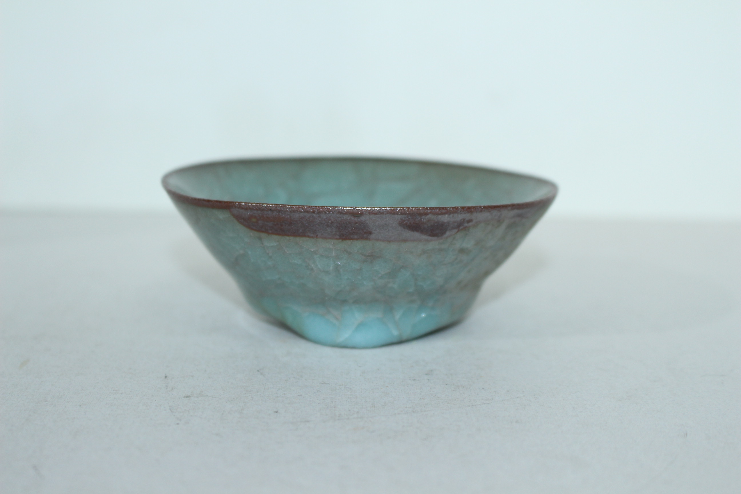 빙열이 많은 청자 나스잔