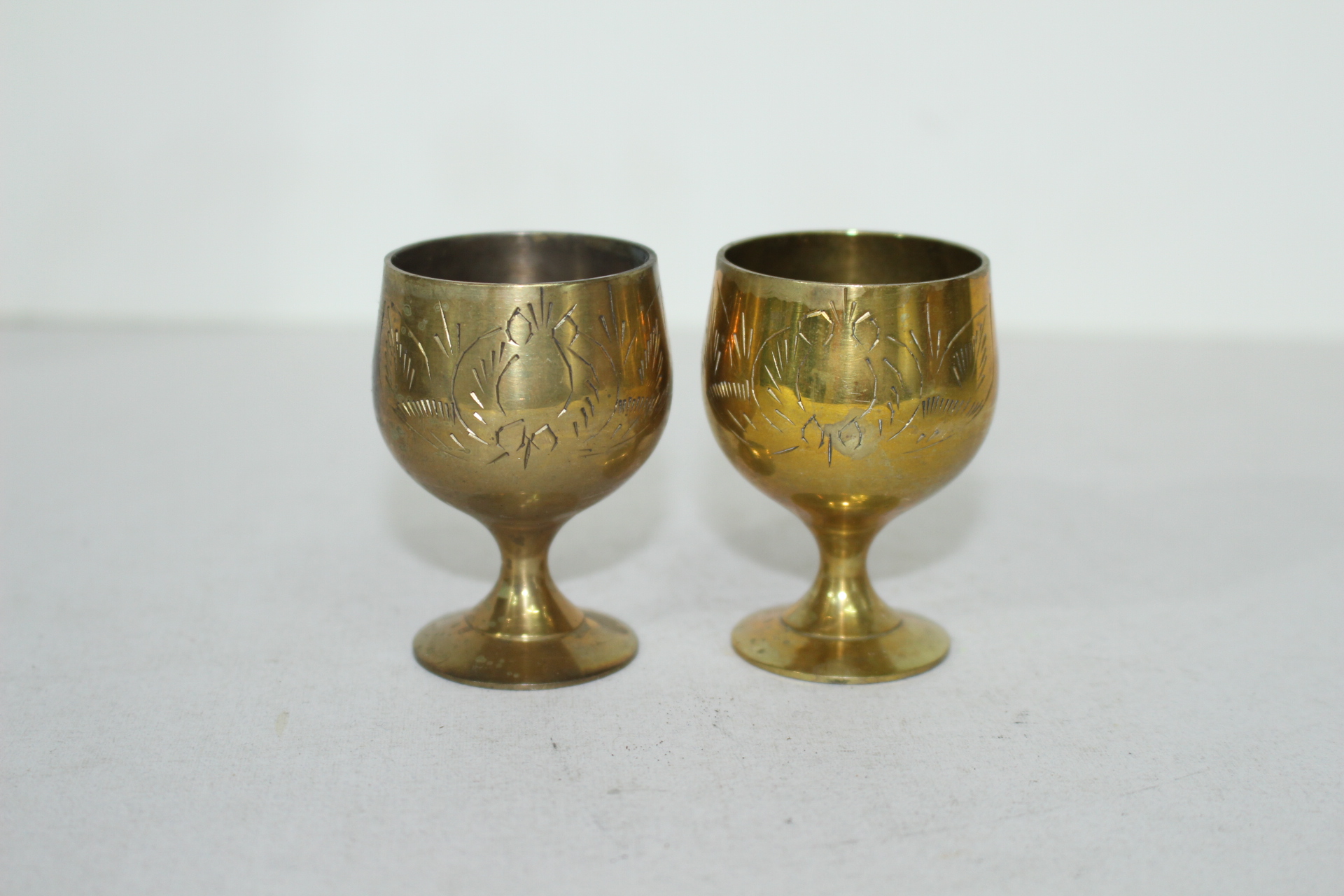 인도산 청동에 화문이 조각된 잔2점