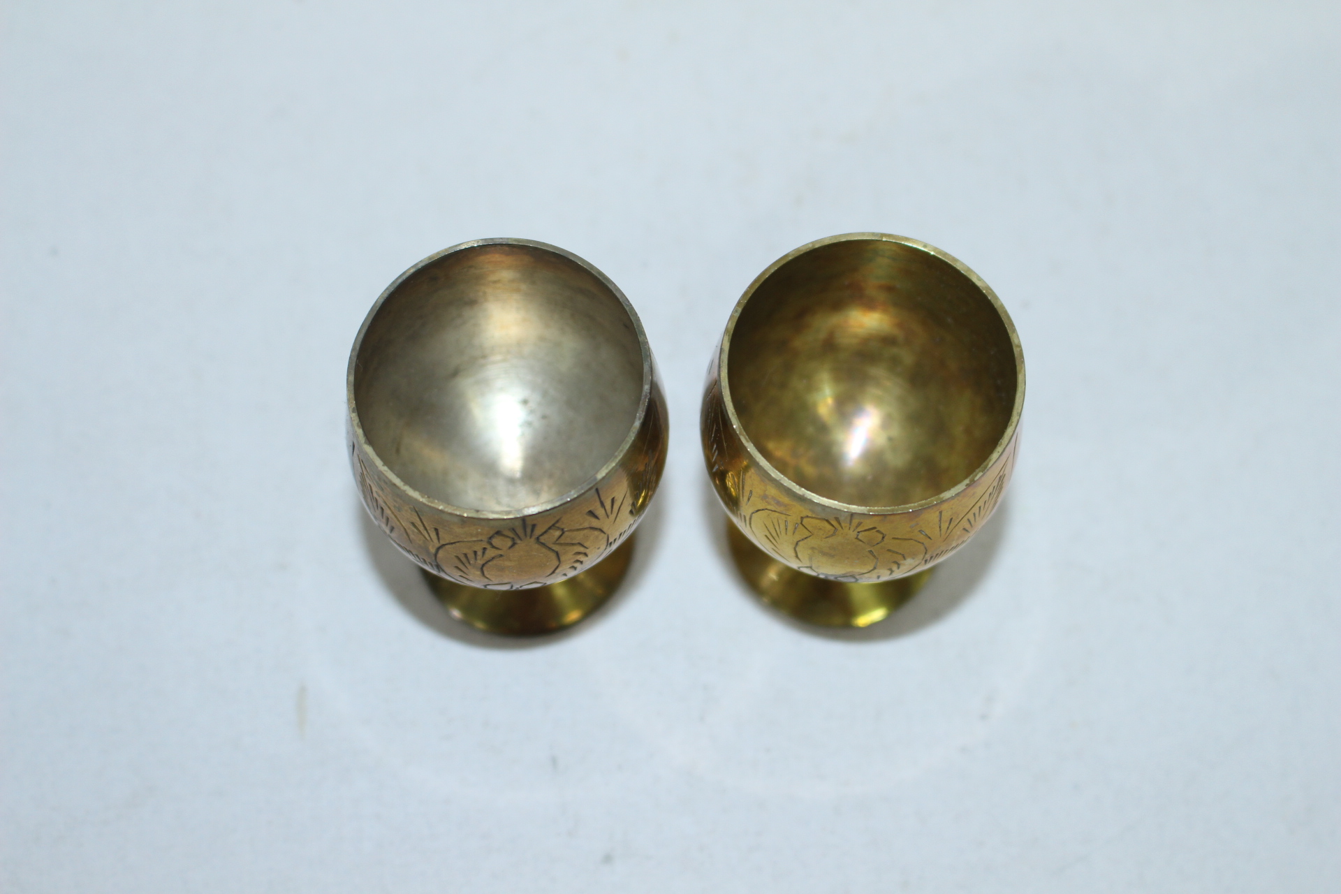 인도산 청동에 화문이 조각된 잔2점