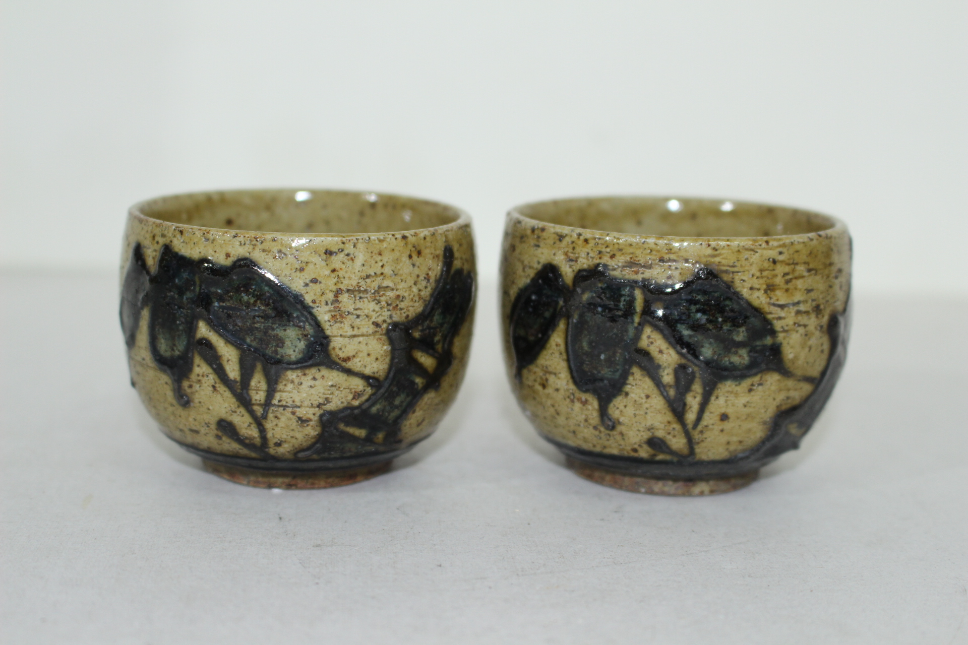 연대가좋은 청자 철화화문 잔 2점