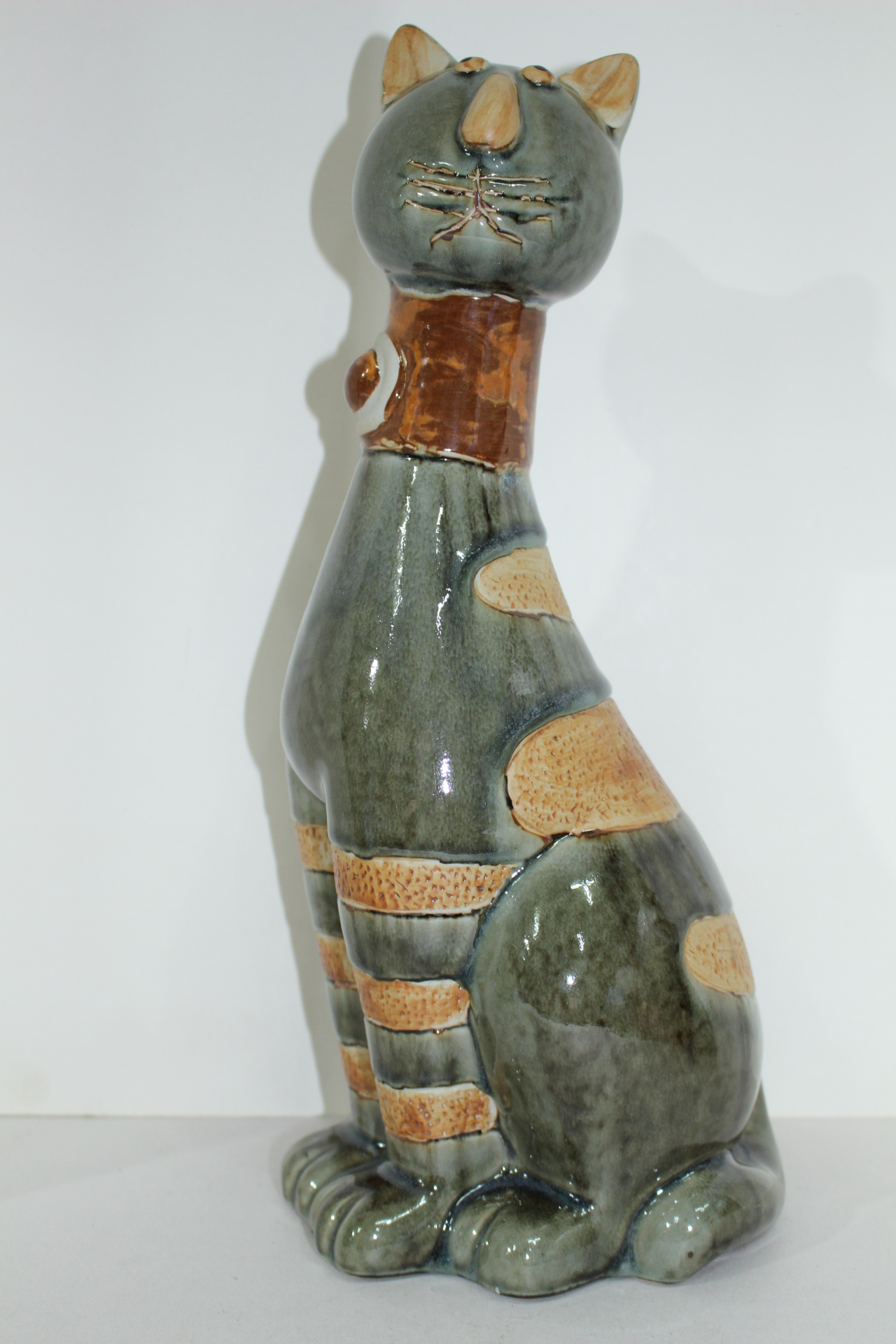 대형크기의 청자 고양이 조각상