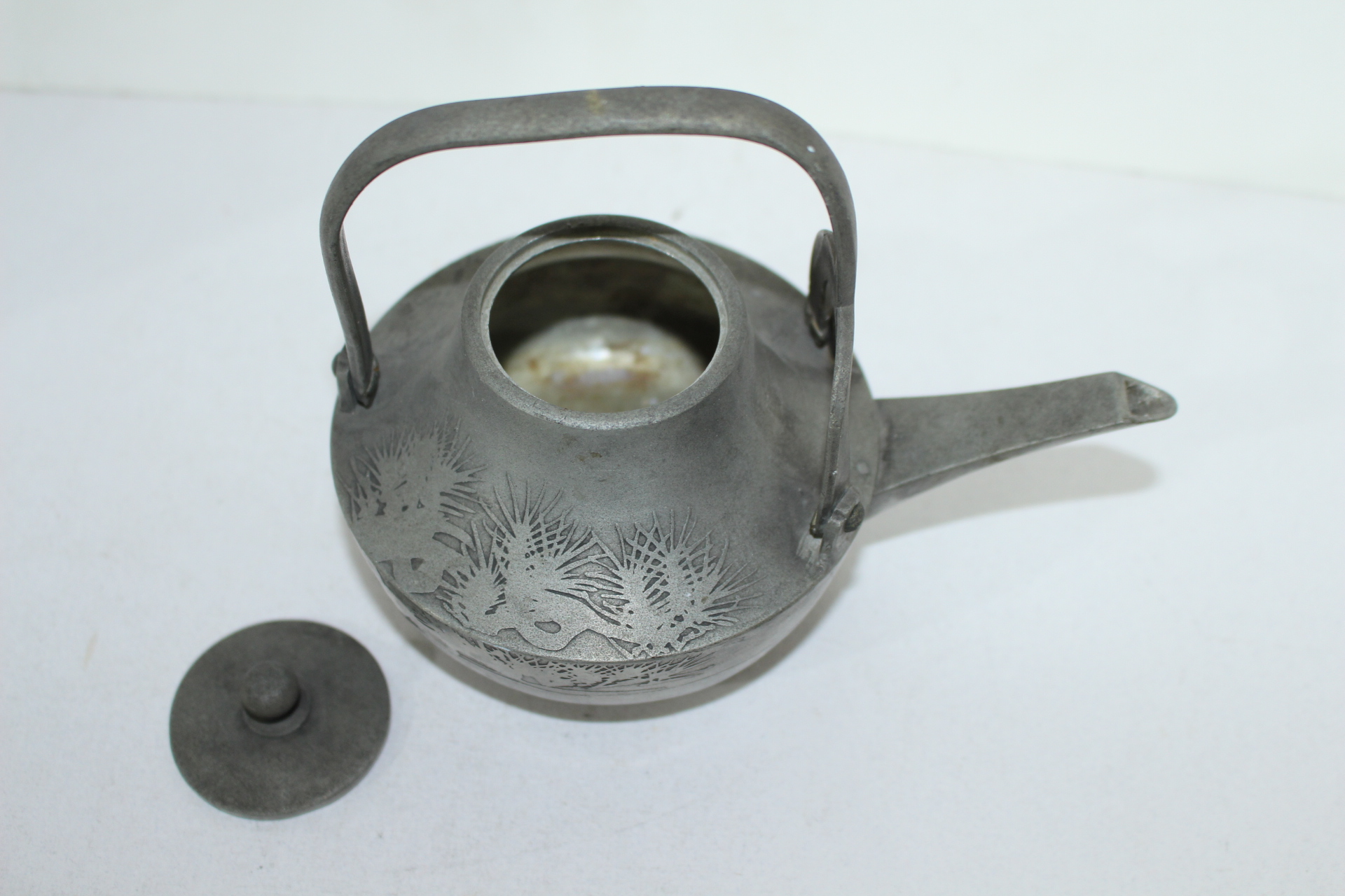 연대가좋은 주석으로된 화문이 조각된 주자