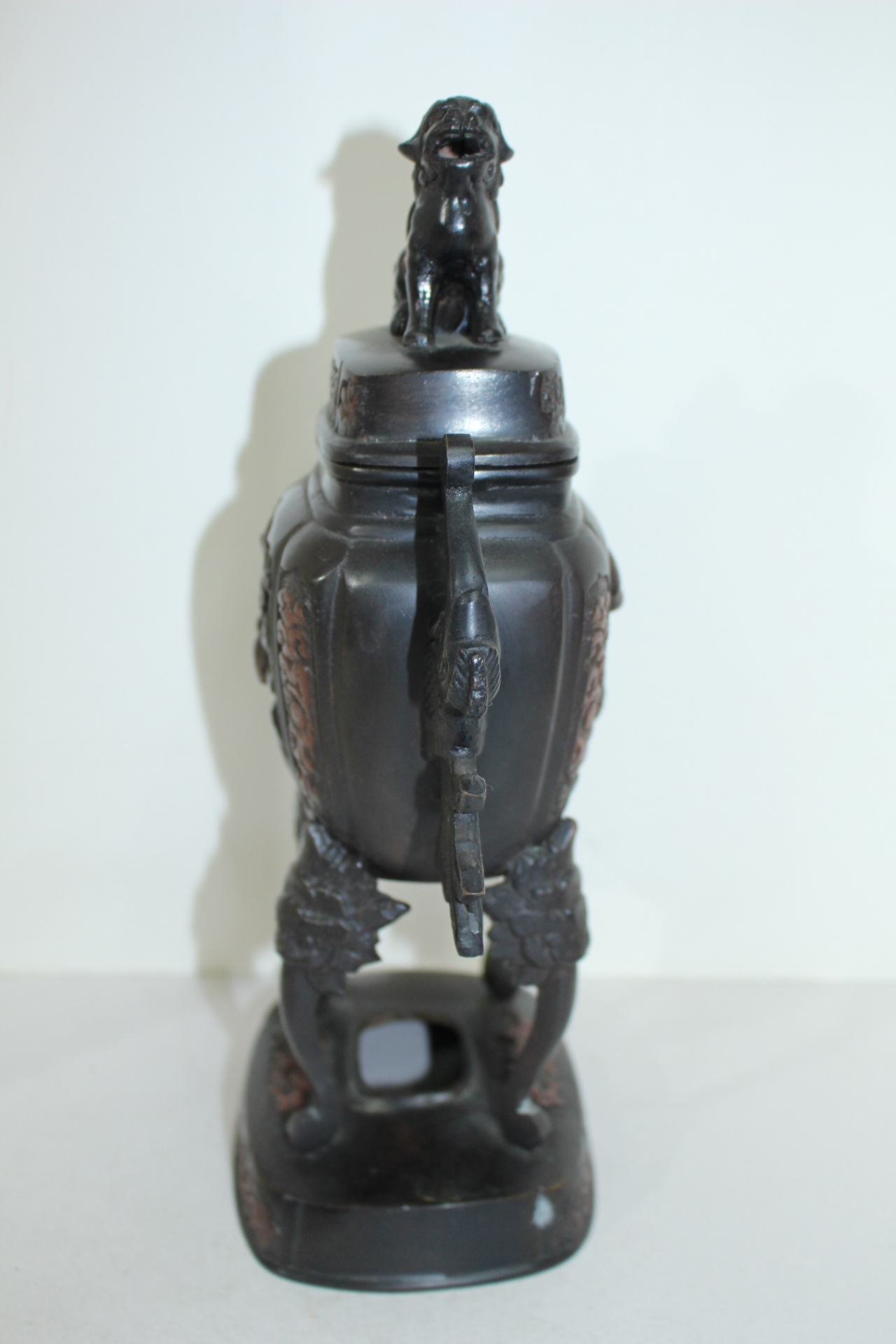 청동으로된 사족이귀 해태용 향로