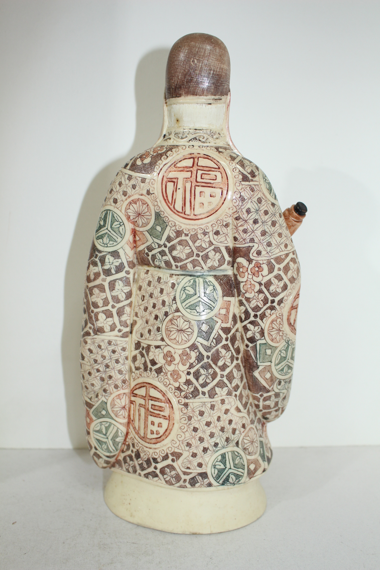 특이한재질로 채색조각된 도인 조각상