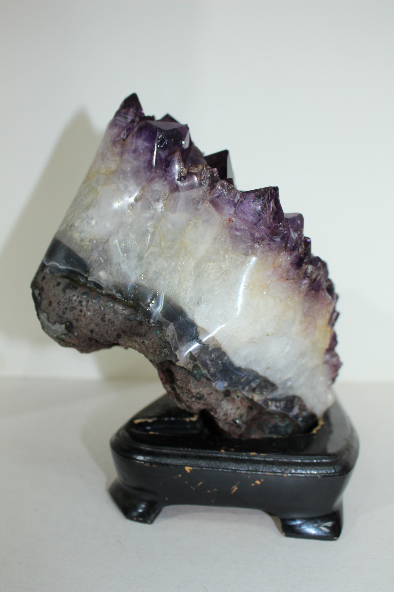 자수정 원석 조각품