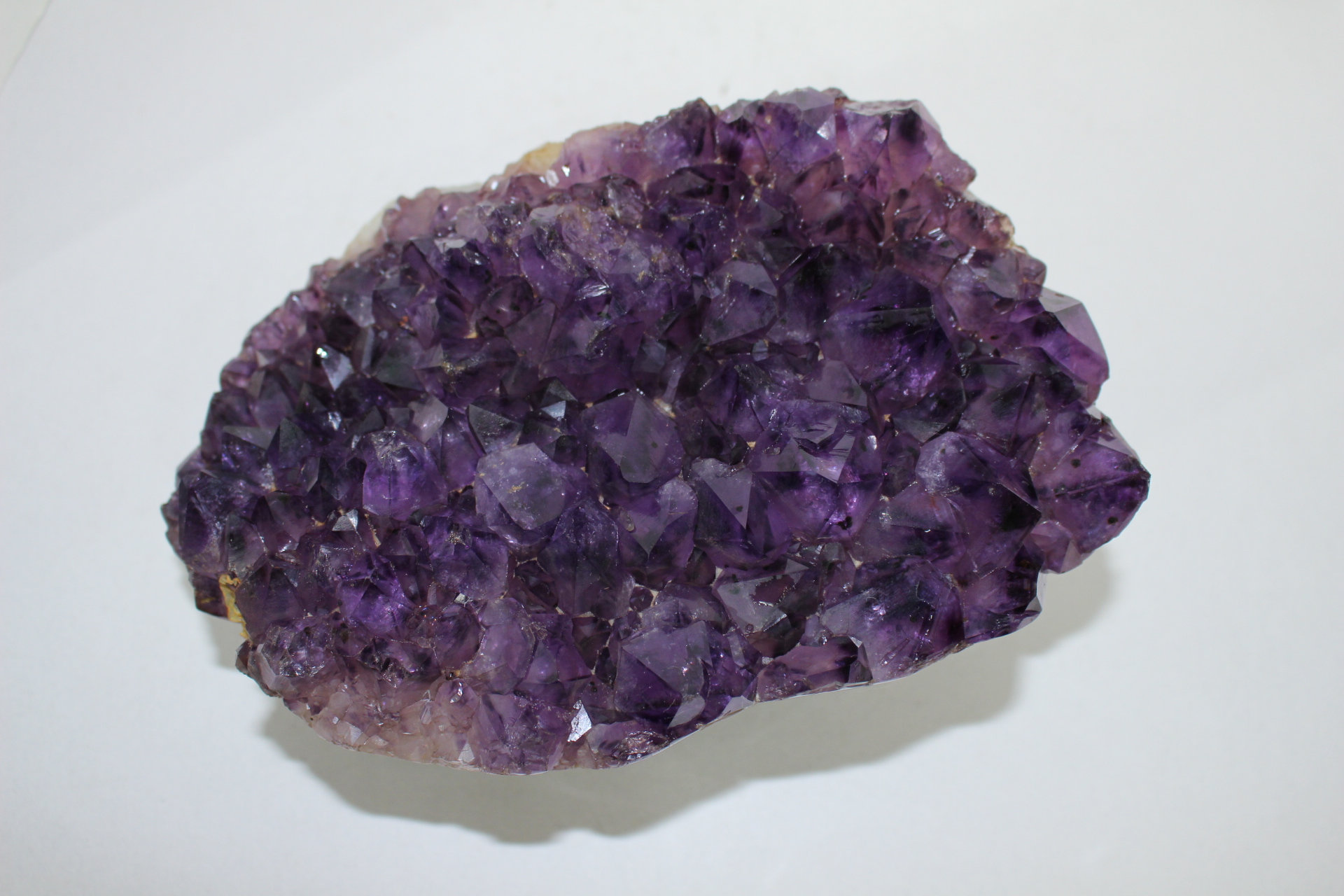 자수정 원석 조각품