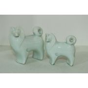 청자 개 조각상 2점