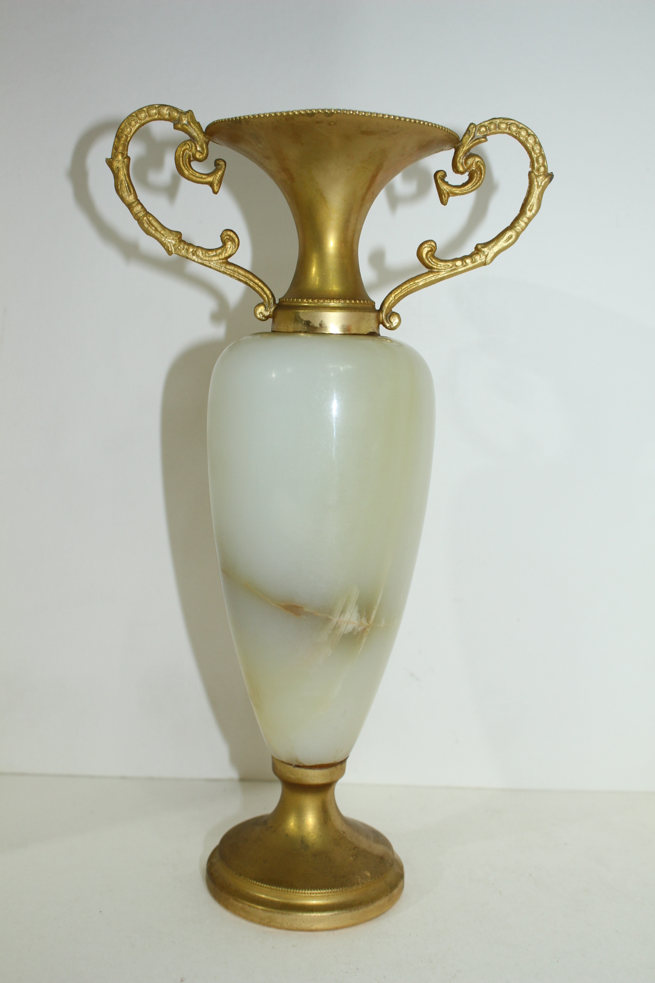 이태리산 청동에 백옥돌로된 이귀호