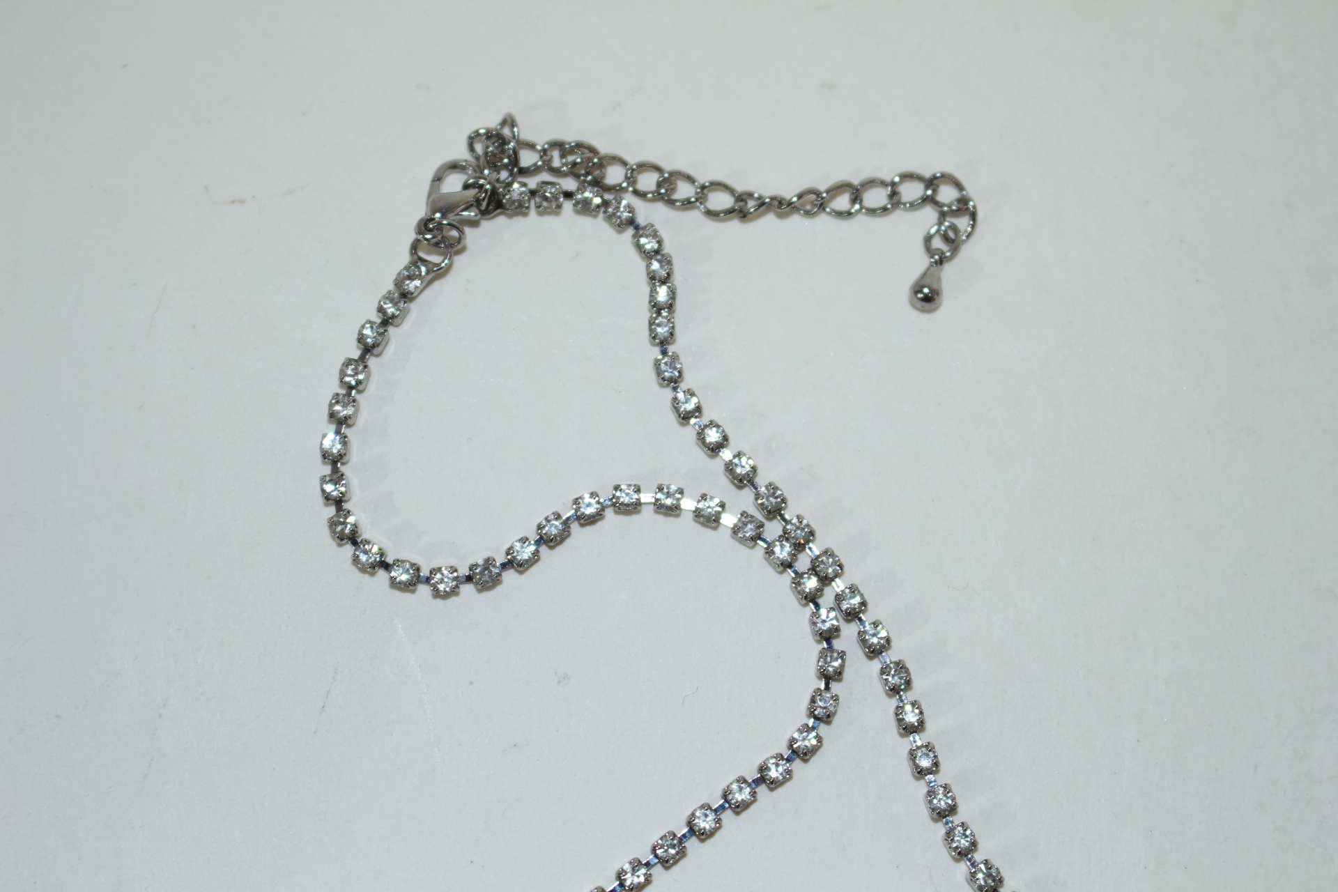 보석이 장식된 목걸이