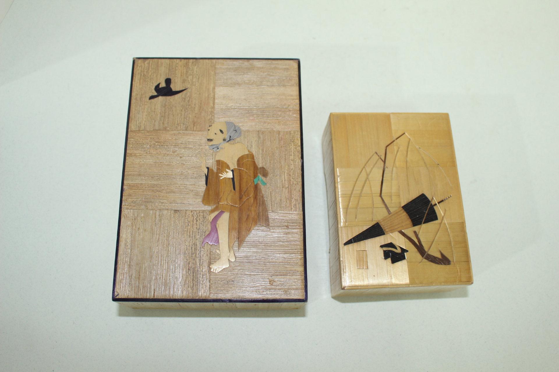 나무에 인물화문이 조각된 합 2점